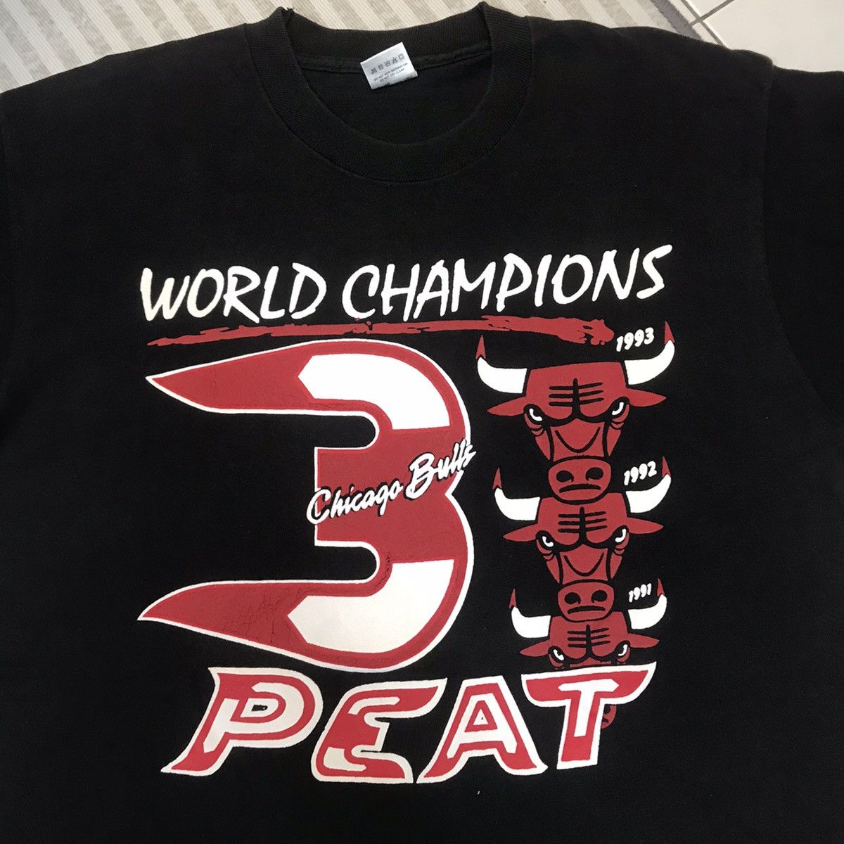 VINTAGE CHICAGO BULLS WORLD CHAMPIONS 90s RARE TEE
