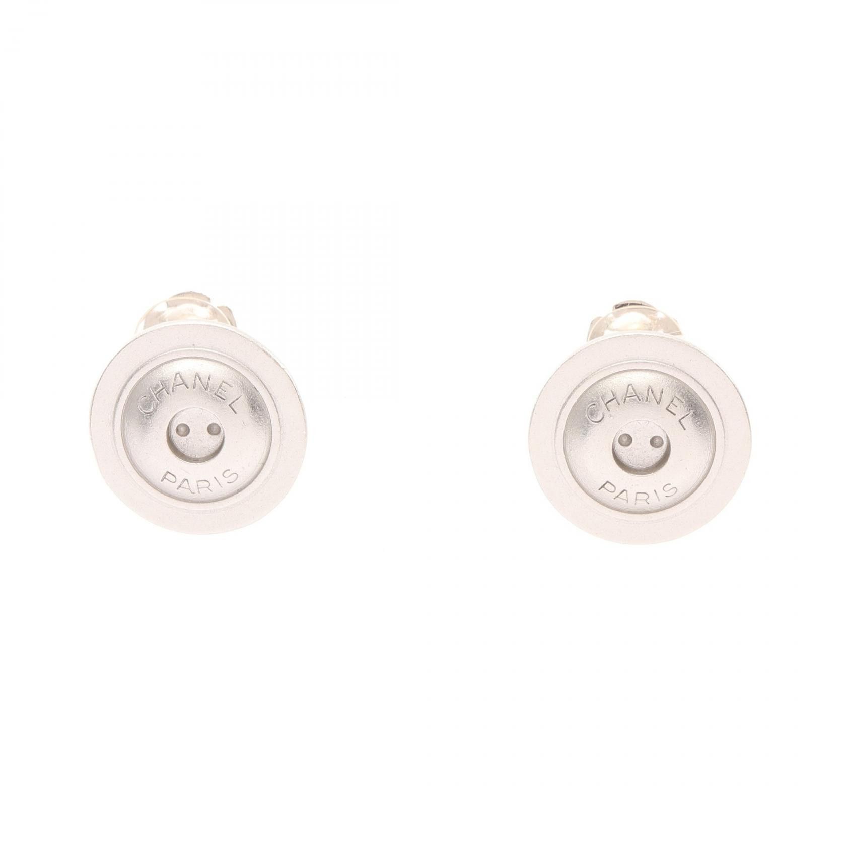 Chanel Chanel Chanel Logo Clip Earrings Metal Earrings DUTY FREE for USA Size ONE SIZE - 1 Thumbnail