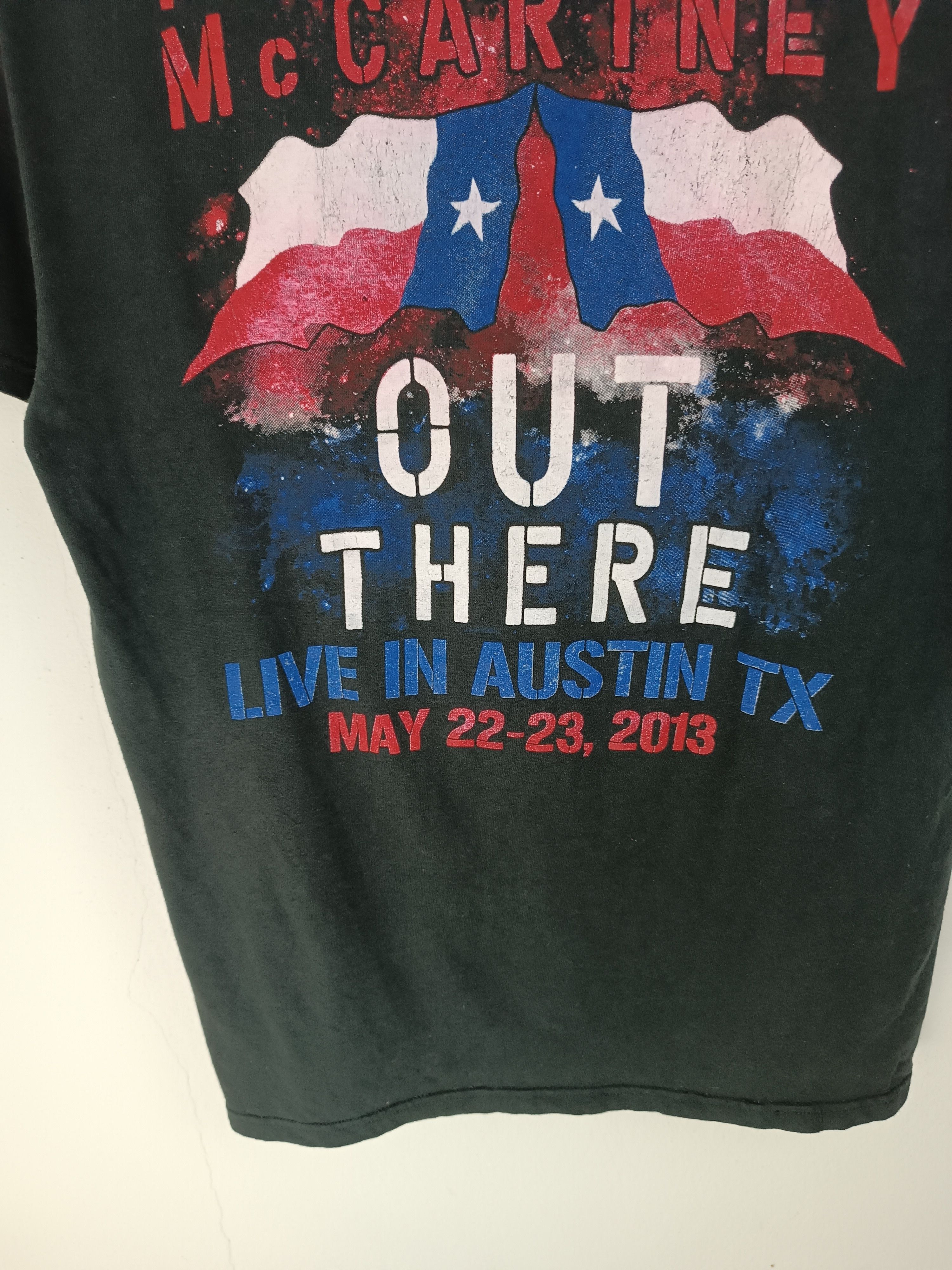 Band Tees VINTAGE '13 PAUL MCCARTNEY OUT THERE TOUR TEE beatles floyd Size US M / EU 48-50 / 2 - 11 Thumbnail