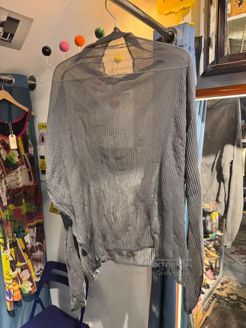 Issey Miyake Issey Miyake Gray Turtleneck Pleated Top Size M / US 6-8 / IT 42-44 - 2 Thumbnail