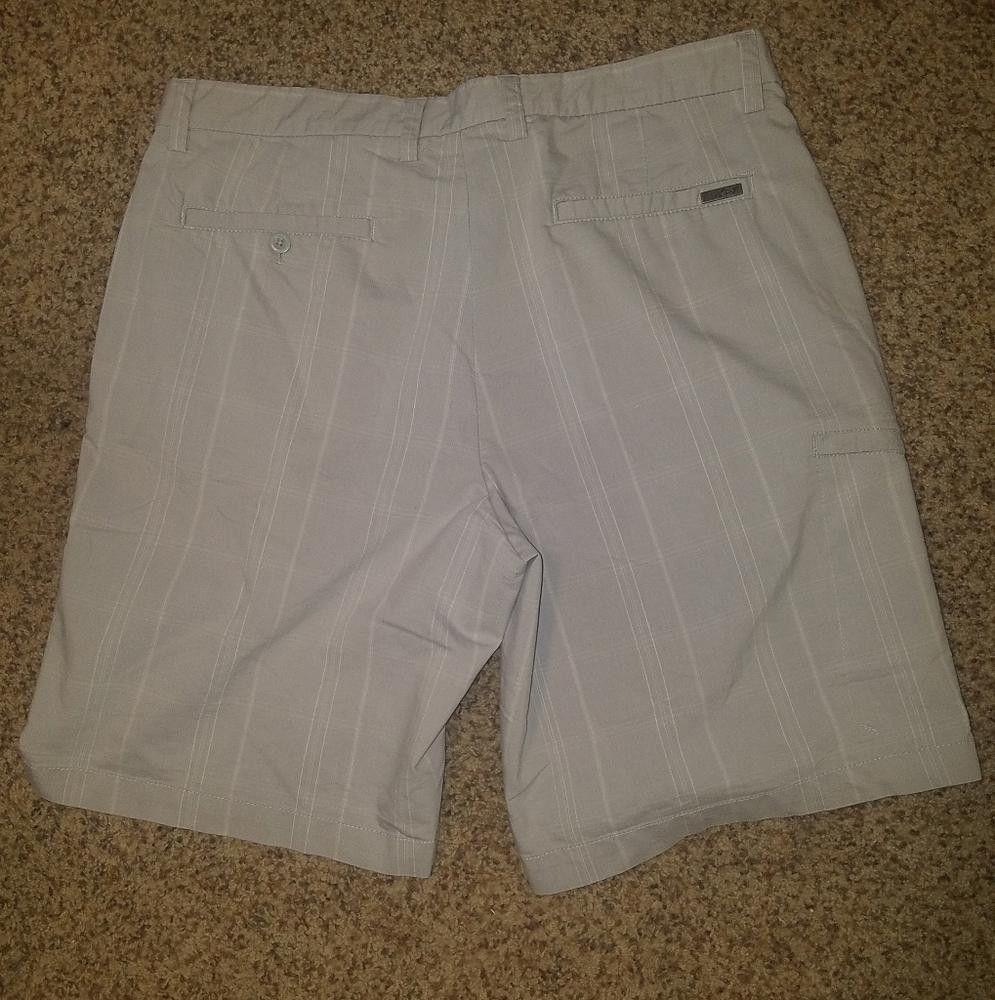 Designer Greg Norman Gray Shorts Size 34 Size US 34 / EU 50 - 2 Thumbnail
