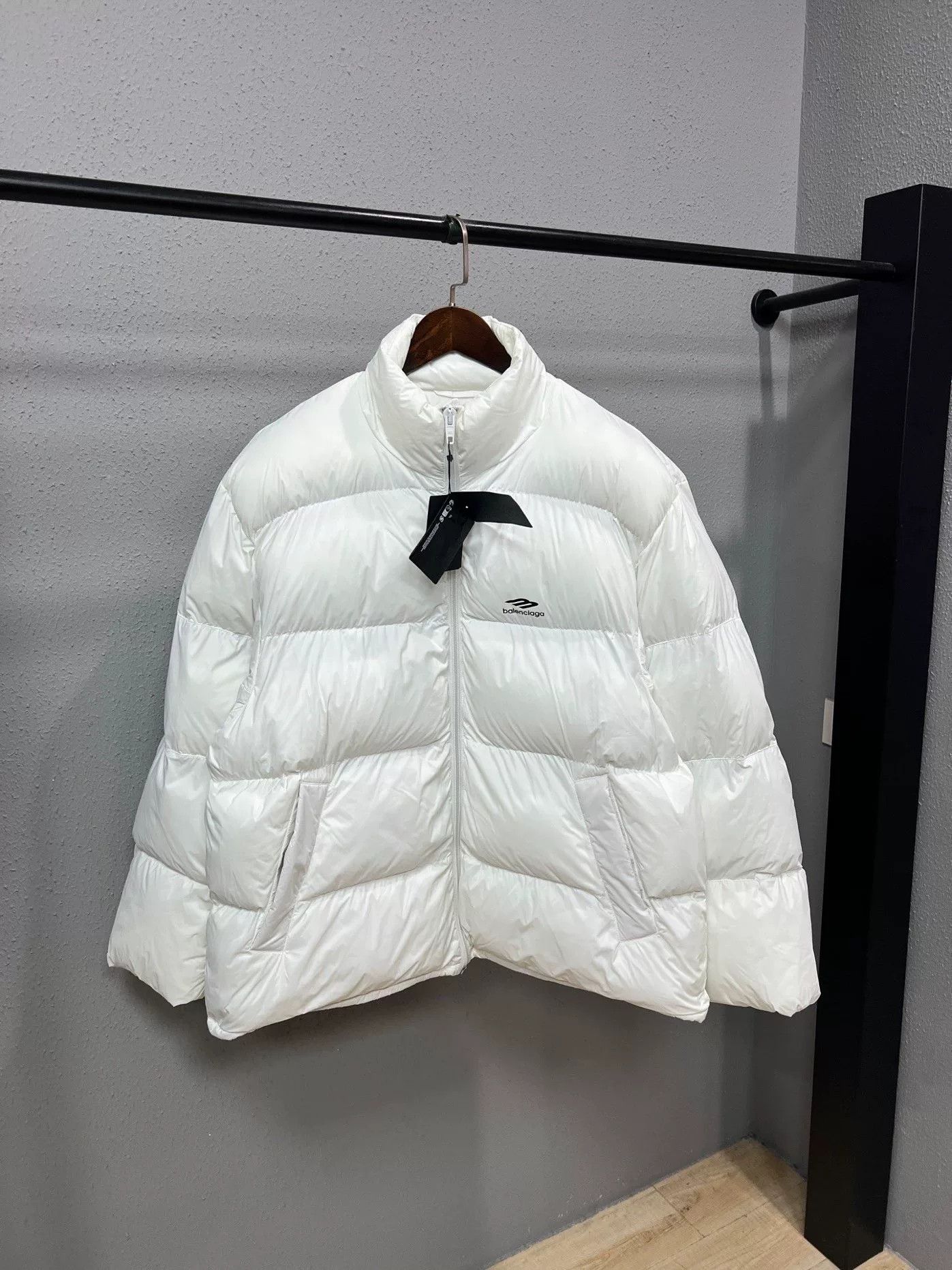 Balenciaga balenciaga white 3b down jacket Size US L / EU 52-54 / 3 - 1 Thumbnail