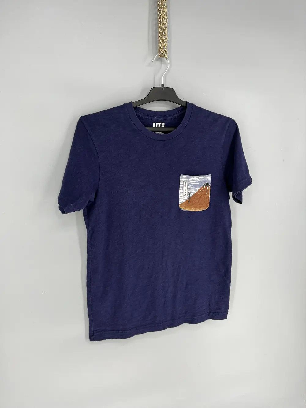 Japanese Brand × Uniqlo × Vintage Mens Uniqlo Hokusai Blue T Shirt art tee Japanese Brand y2k Size US S / EU 44-46 / 1 - 2 Thumbnail