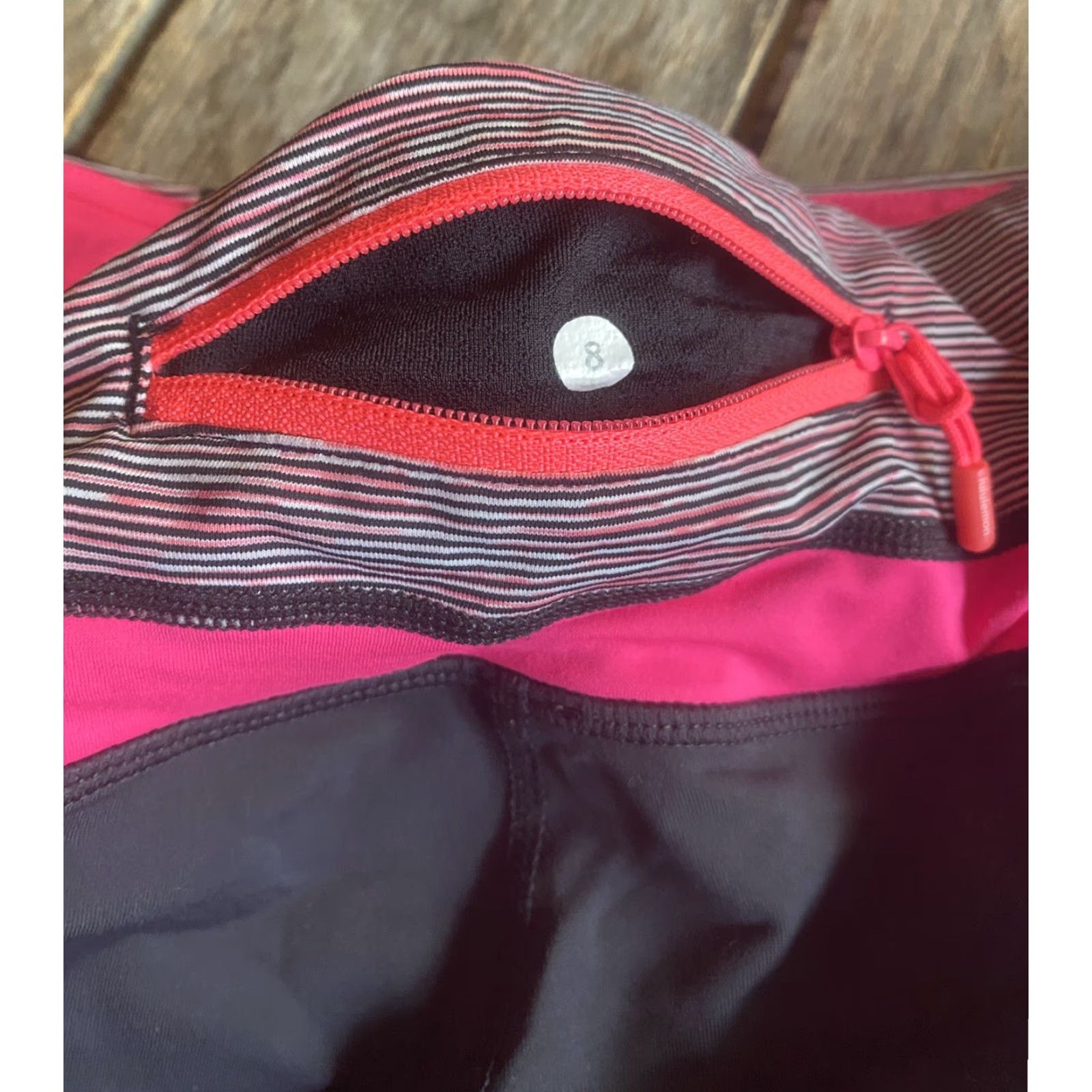 Lululemon Lululemon Yoga Pants - Size 8 - Black w. Pink Waistband - Women - Pants - Activewear - Yoga - Knee Length Size 30" / US 8 / IT 44 - 8 Thumbnail