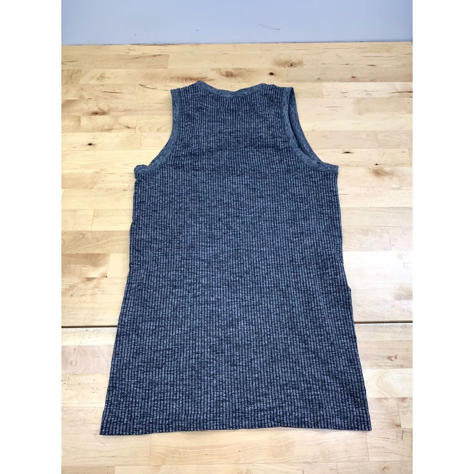 Athleta Athleta Top Women M Gray Activewear Stretch Sleeveless Running Gym Racerback Tank Pullover Shirt Sports Breathable Lightweight Elastic Athletic Size M / US 6-8 / IT 42-44 - 4 Thumbnail