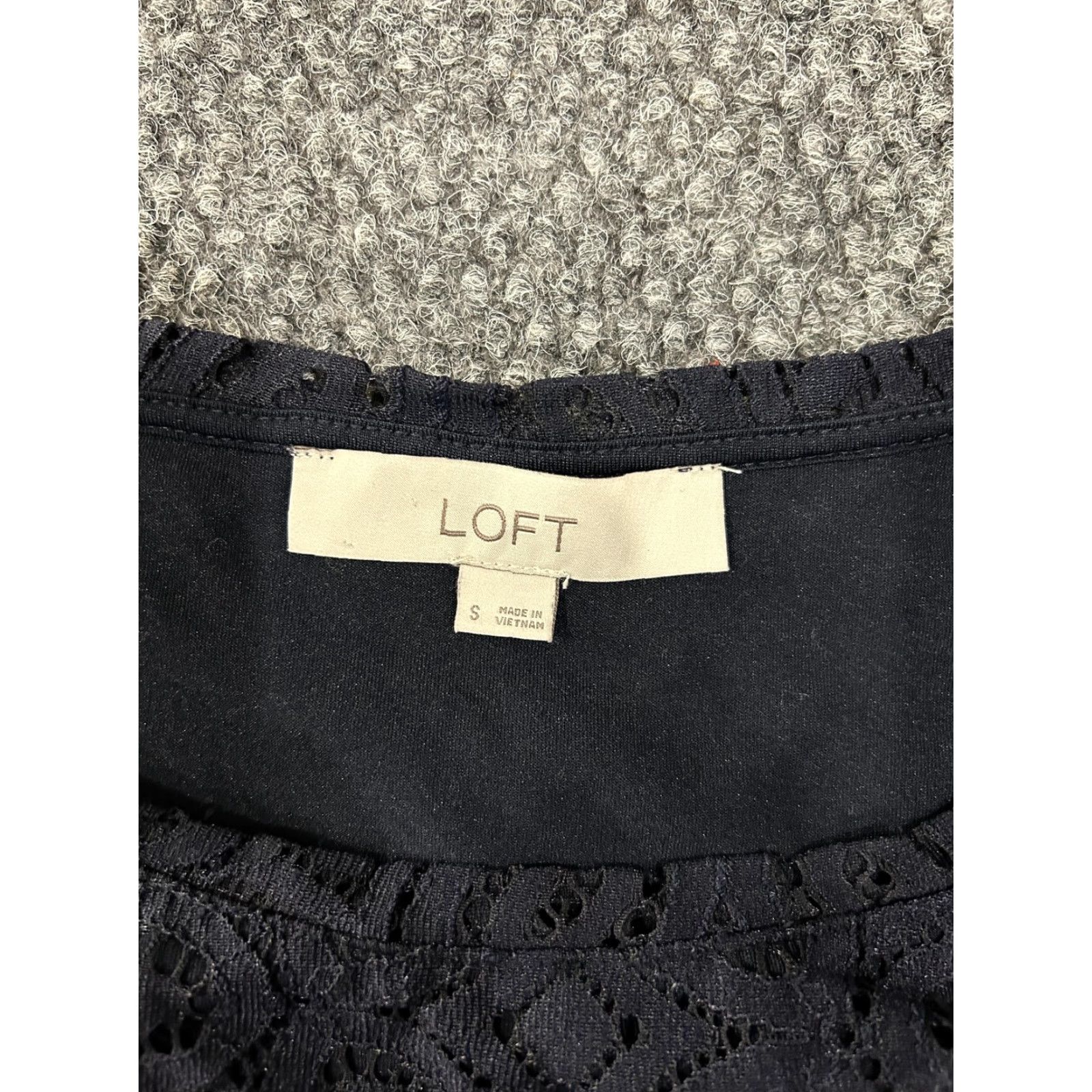 Loft VINTAGE LOFT Shirt Womens Small Navy Blue Eyelet Lace Short Sleeve Lined Top Blouse Size S / US 4 / IT 40 - 4 Thumbnail