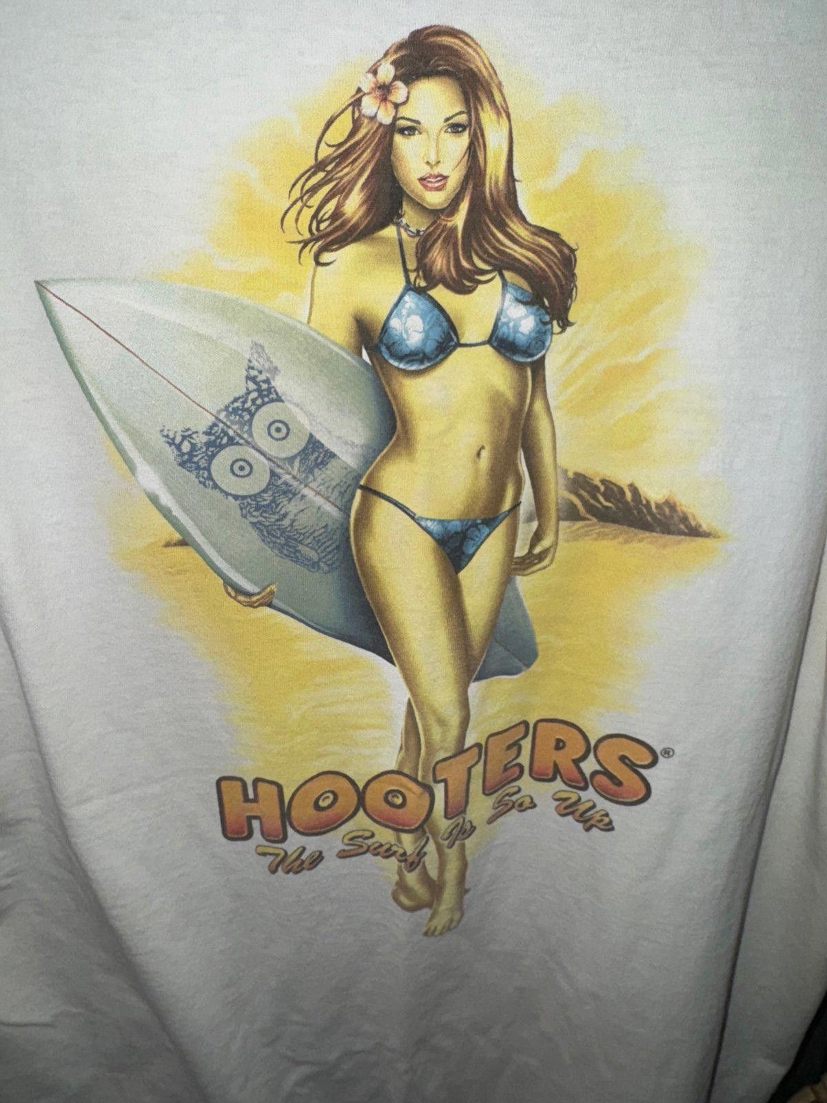 Designer Vintage Very Rare Hooters Cancun Surfer Girl T-Shirt Sz XL Size US XL / EU 56 / 4 - 3 Thumbnail