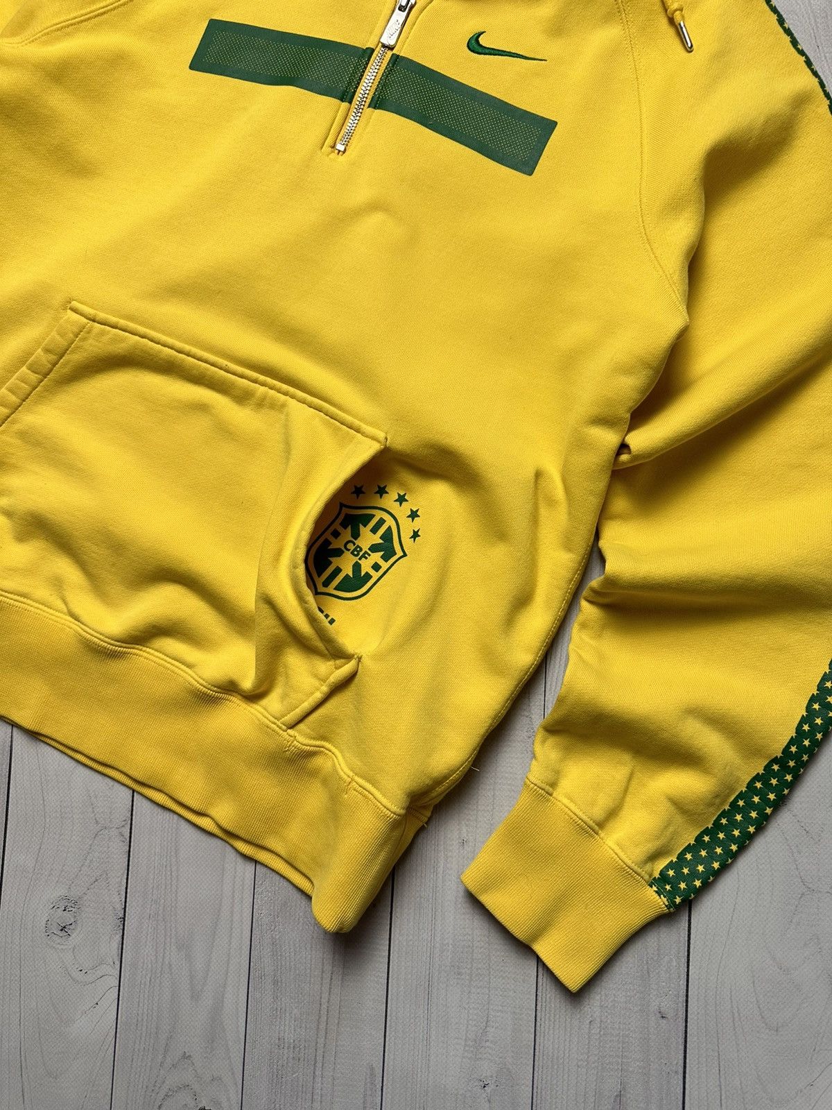 Vintage Vintage Nike Brazil soccer hoodie size M logo rare Size US M / EU 48-50 / 2 - 2 Thumbnail