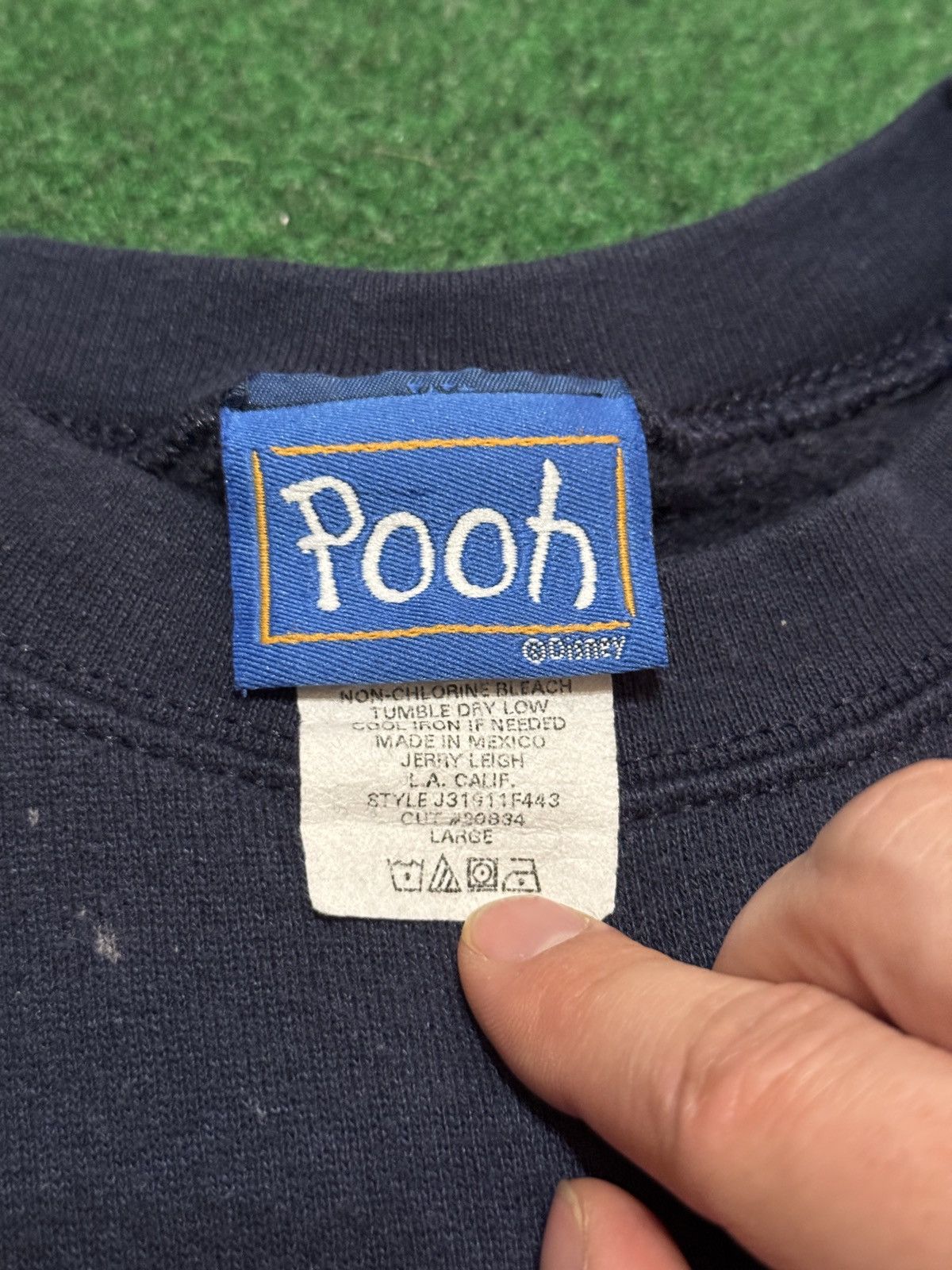 Disney × Vintage Vintage 90s Winnie The Pooh Cropped Crewneck Sweatshirt Size L / US 10 / IT 46 - 3 Thumbnail
