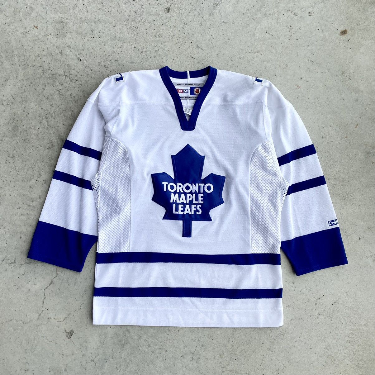 TORONTO MAPLE LEAFS VINTAGE 90s CCM AIR KNIT NHL HOCKEY JERSEY LARGE – The  Felt Fanatic