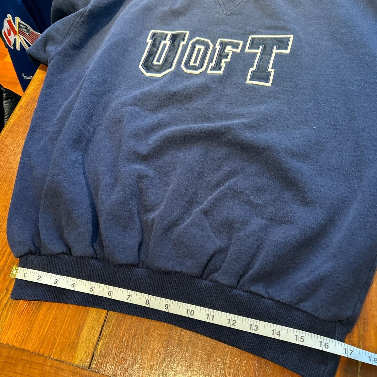 Other Vintage UofT Embroidered Navy Crewneck Size US L / EU 52-54 / 3 - 6 Thumbnail