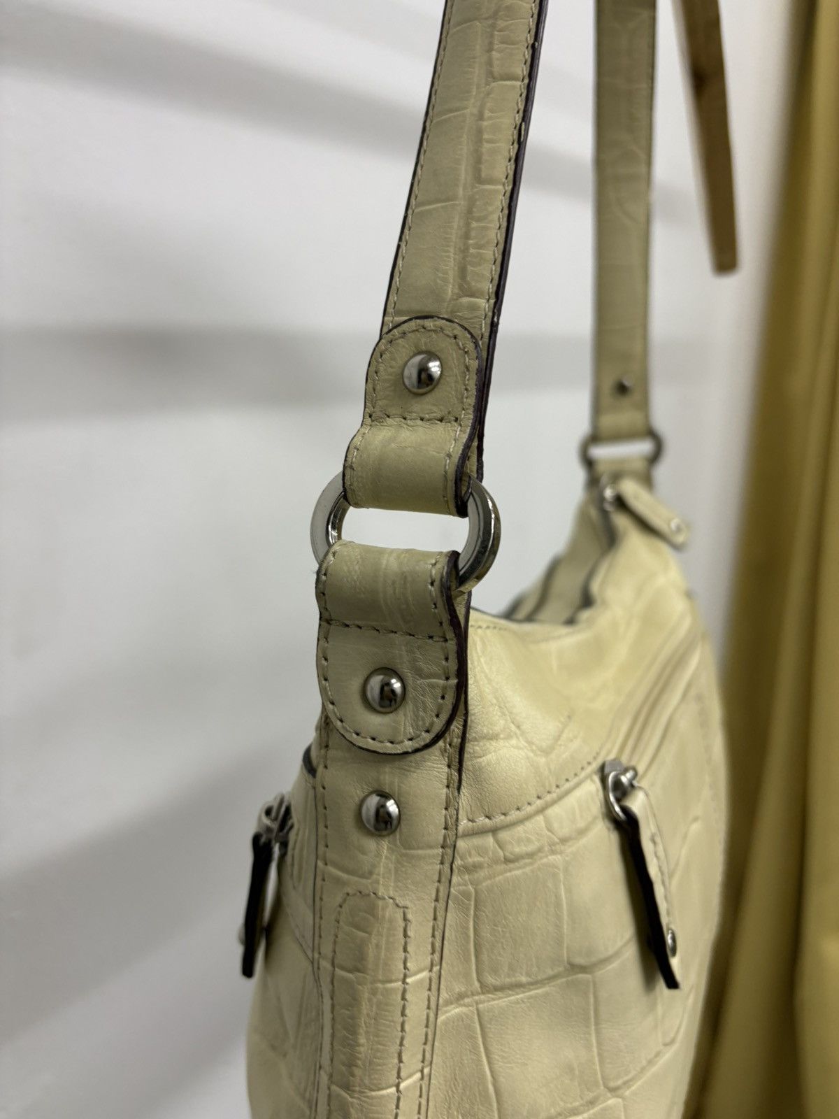 Genuine Leather Vintage Tignanello Ivory Green Leather Bag Y2k Diesel style Size ONE SIZE - 10 Thumbnail