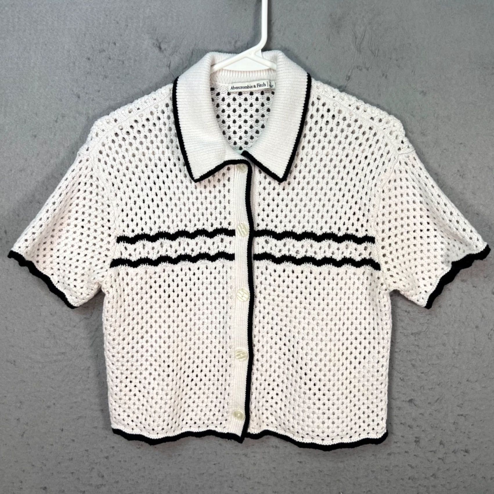 Abercrombie & Fitch Abercrombie & Fitch White Cropped Knit Cardigan Short Sleeve w/ Black Trim Small Womens XS? Size S / US 4 / IT 40 - 2 Thumbnail