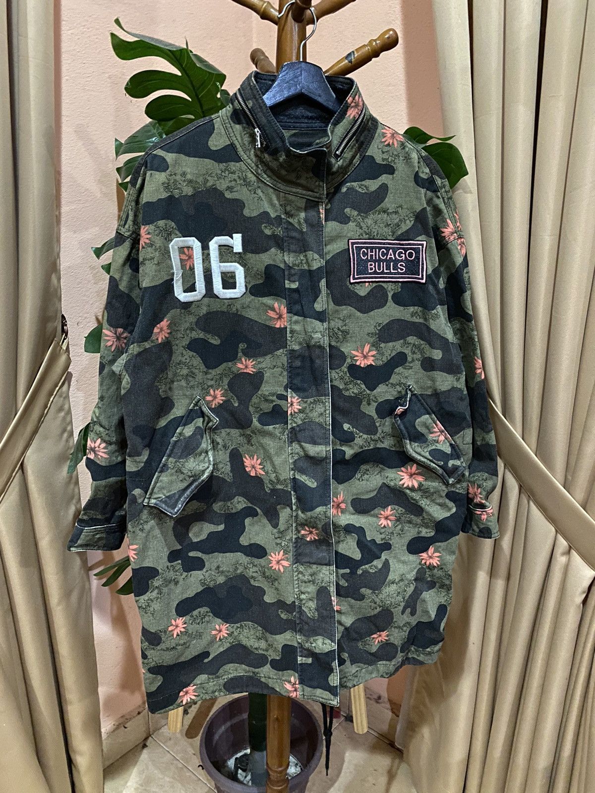 NBA NBA Chicago Bulls Camo Floral Long Jacket – Streetwear Size US S / EU 44-46 / 1 - 3 Thumbnail