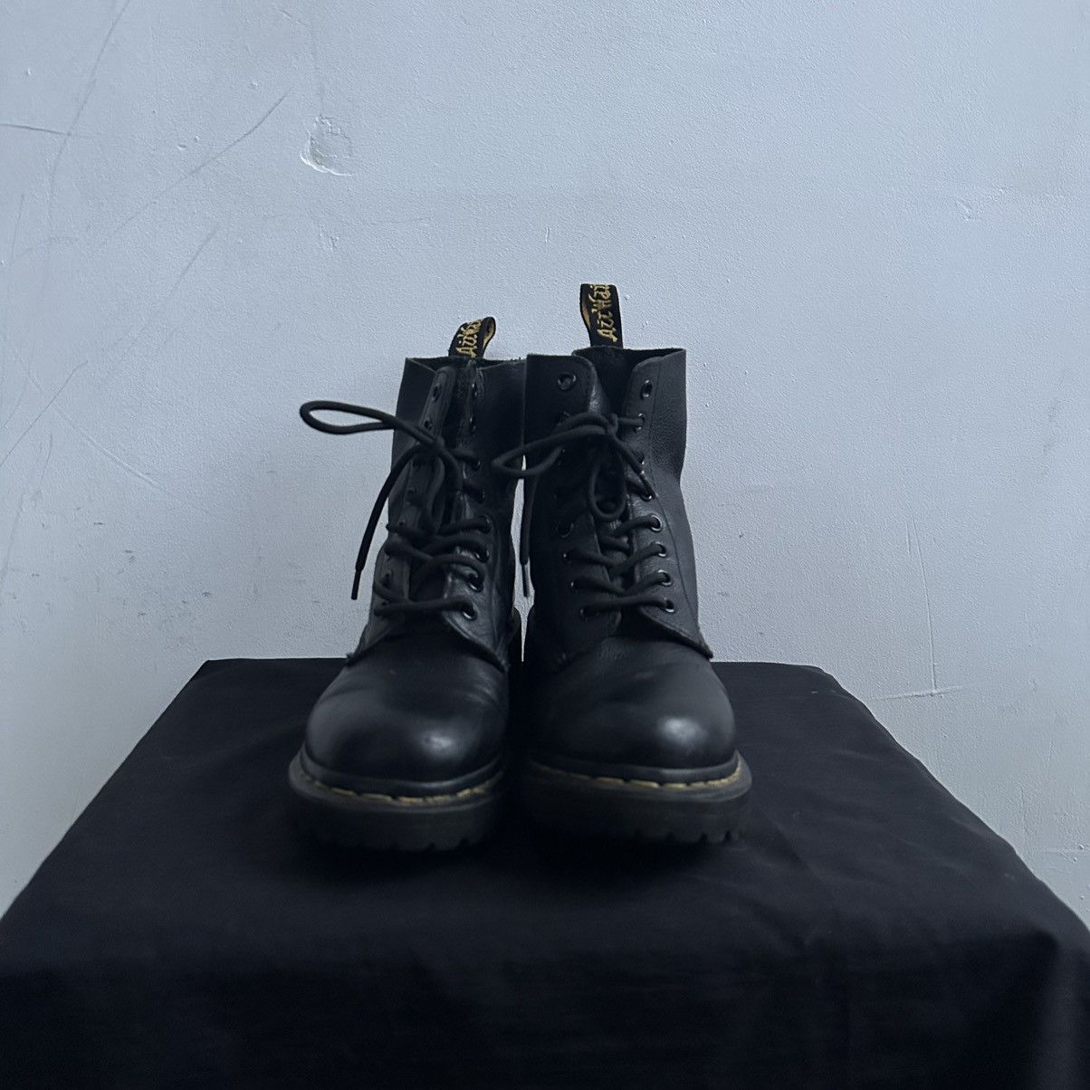 Dr. Martens Dr. Martens, 1460 Women's Smooth Leather Lace Up Boots Size US 7 / IT 37 - 2 Thumbnail