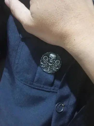 Other Skull With Two Guns Pistols Pin/Brooches Size ONE SIZE - 4 Thumbnail