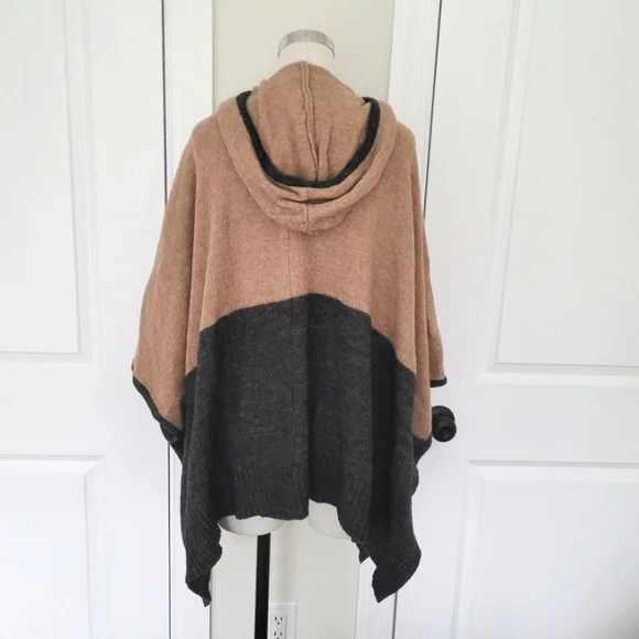 Max Mara Max Studio Tan/Gray Hooded Colorblock Wool Blend Poncho NWT Size S / US 4 / IT 40 - 4 Thumbnail