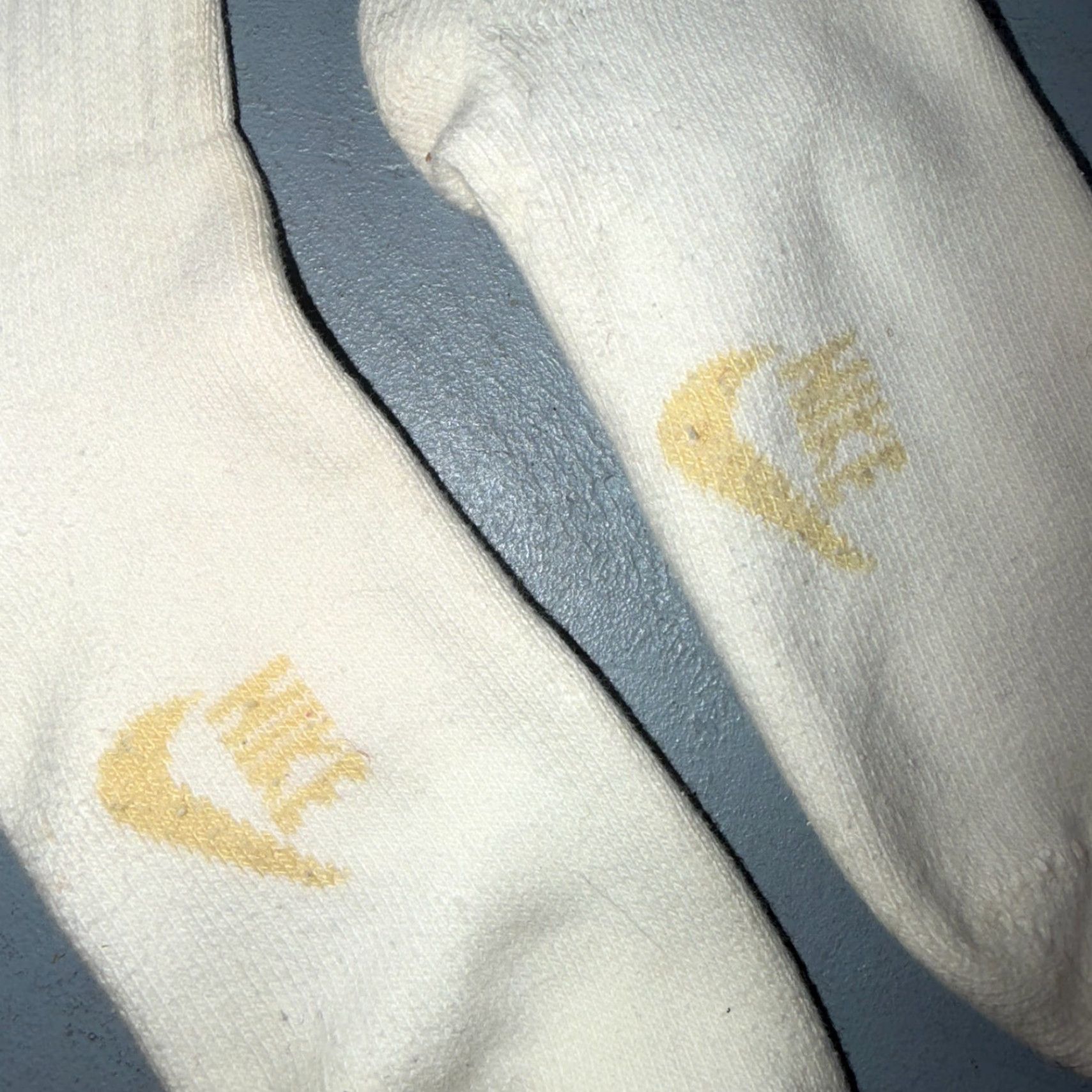 Nike VINTAGE Nike Quarter Socks Swoosh USA White Yellow 1986 RARE (3 Pairs) Adults 7-9 - 80s Sportswear Socks Size ONE SIZE - 2 Thumbnail