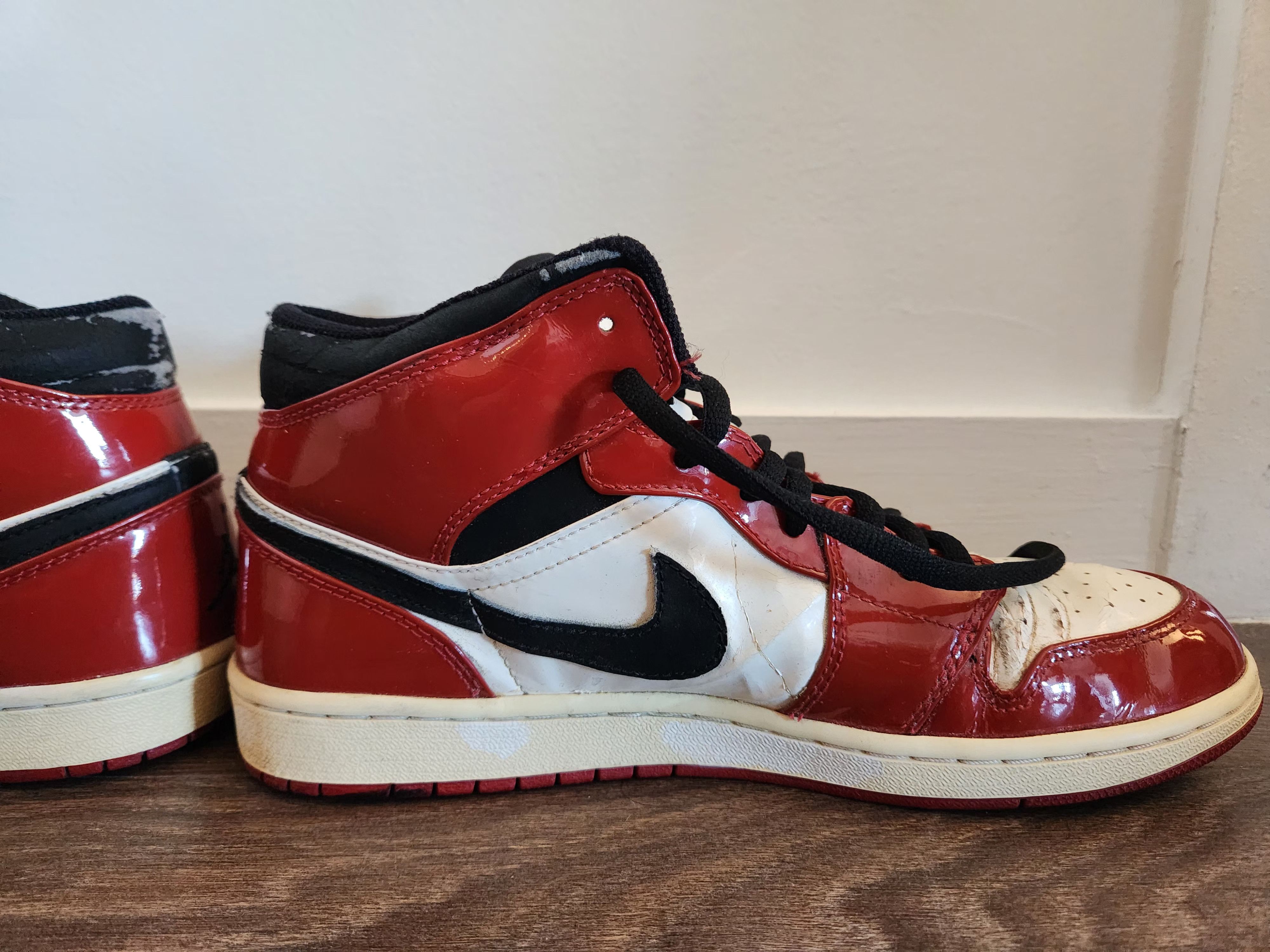 Jordan Brand × Nike 2003 Nike Air Jordan 1 Retro Chicago Patent Leather Size 11 Size US 11 / EU 44 - 6 Thumbnail