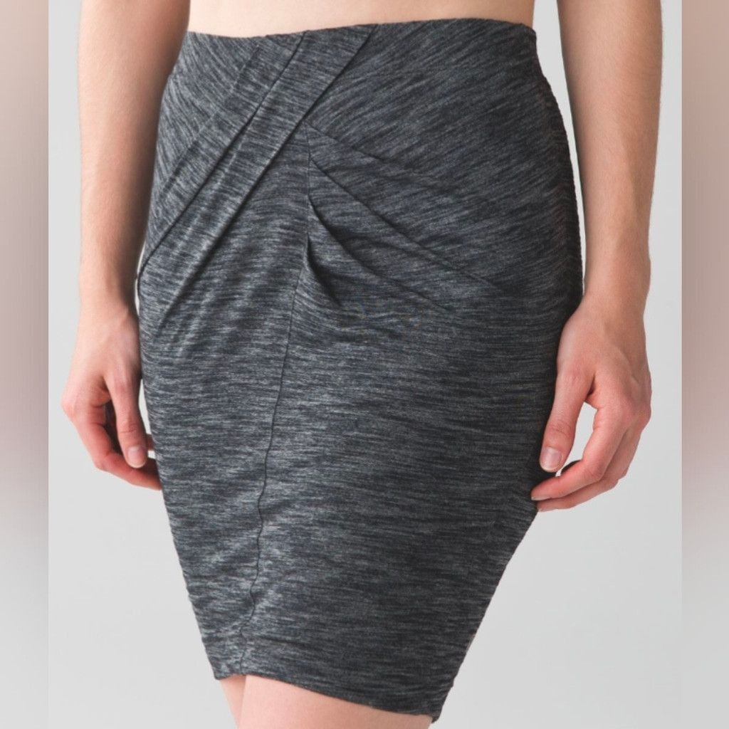 Lululemon Lululemon Yoga Haven Skirt Heathered Black size 6 Size 28" / US 6 / IT 42 - 2 Thumbnail