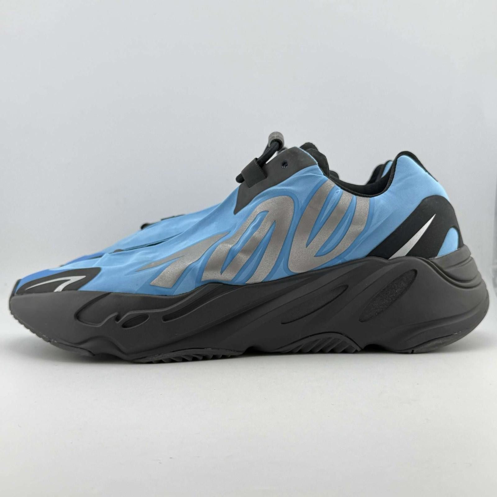 Adidas Adidas Yeezy 700 MNVN Bright Cyan US 9 New with Box GZ3079 Size US 9 / EU 42 - 2 Thumbnail