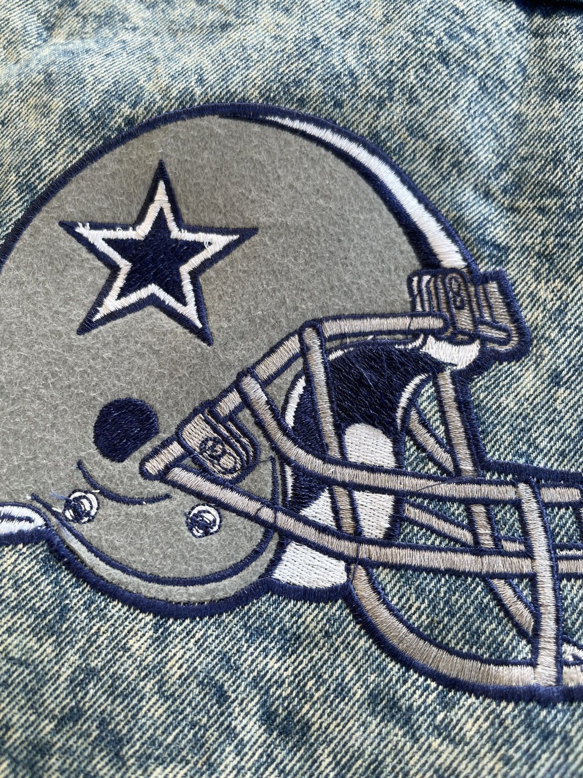 Vintage Vintage Dallas Cowboys Dusted Denim Acid Wash Jacket Size US L / EU 52-54 / 3 - 19 Thumbnail