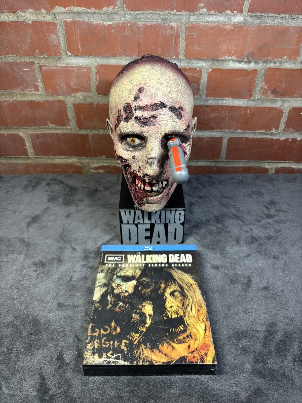 Other The Walking Dead Season 2 Disc Set CD, Zombie Head Display Size ONE SIZE - 1 Thumbnail