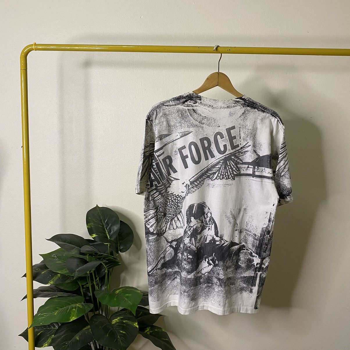 Vintage Vintage 1990s Air Force Fullprint Tee Size US L / EU 52-54 / 3 - 5 Thumbnail