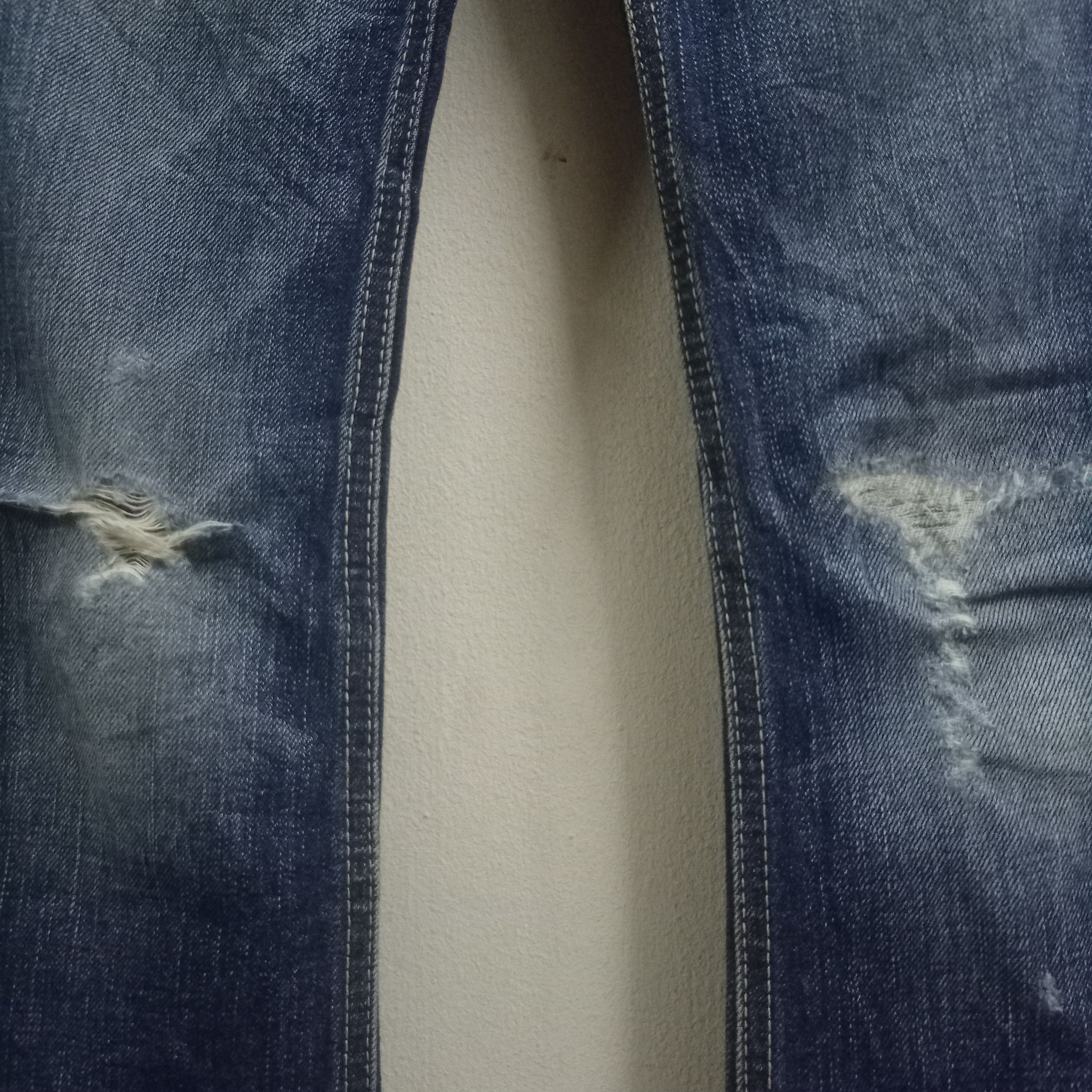 Japanese Brand Vintage Back Number Blue Wash Distressed Curve Leg Jeans Size 28" / US 6 / IT 42 - 6 Thumbnail