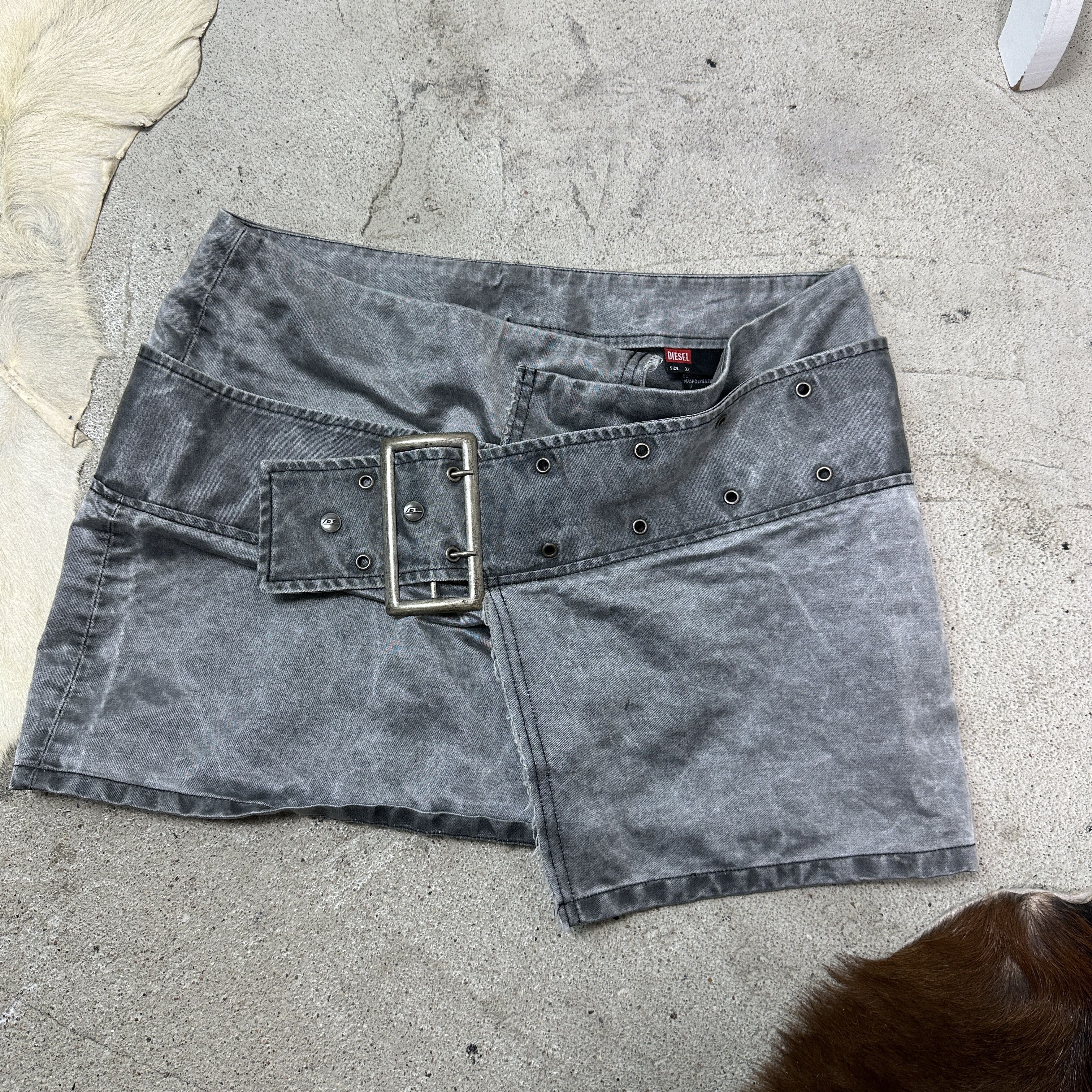 Diesel Vintage Avant Garde Grunge Diesel Mini Belt Skirt 00s Size 26" / US 2 / IT 38 - 2 Thumbnail