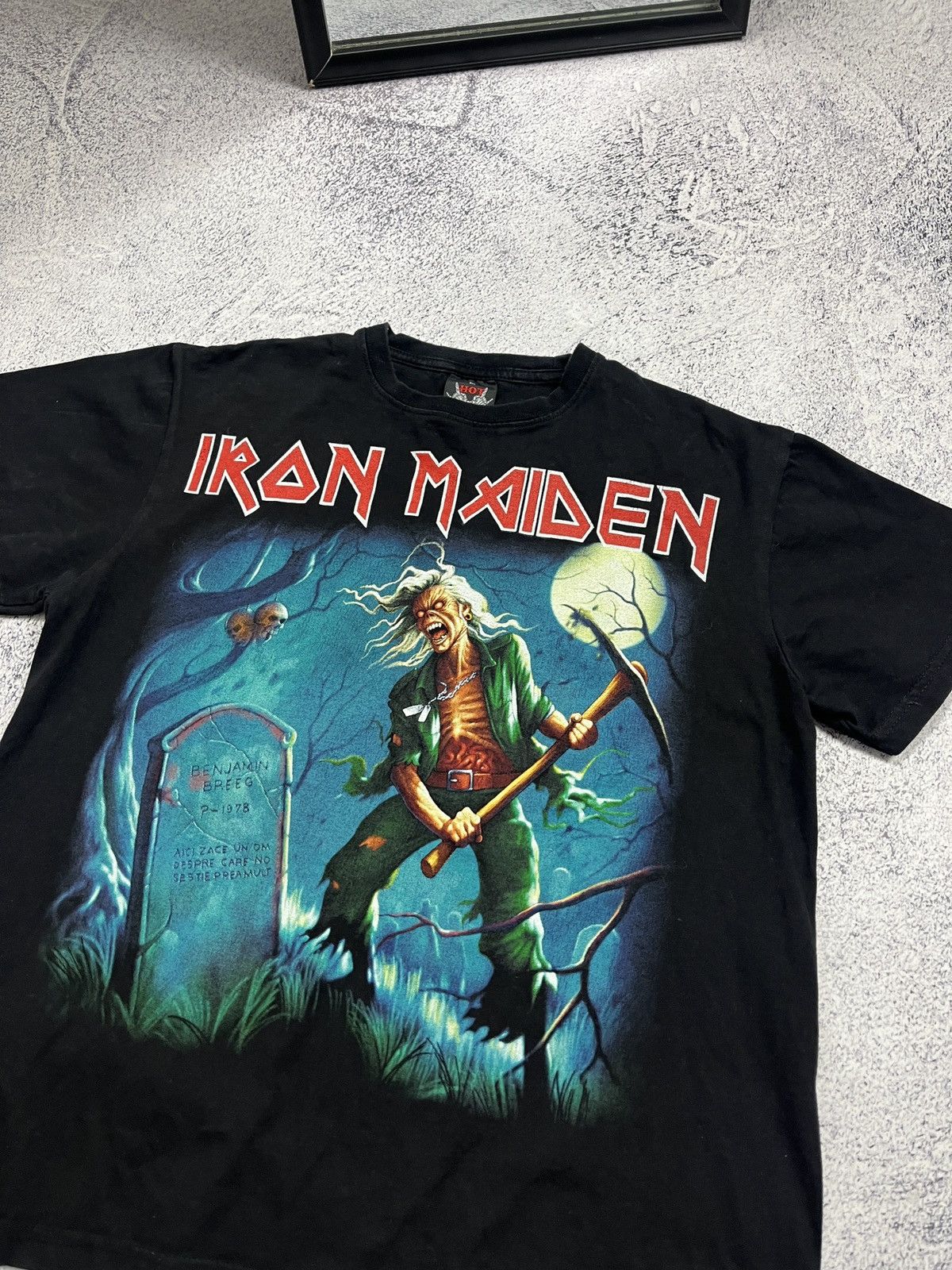Band Tees Iron Maiden Benjamin Breeg Grave Big Logo Graphic T-Shirt Size US M / EU 48-50 / 2 - 5 Thumbnail