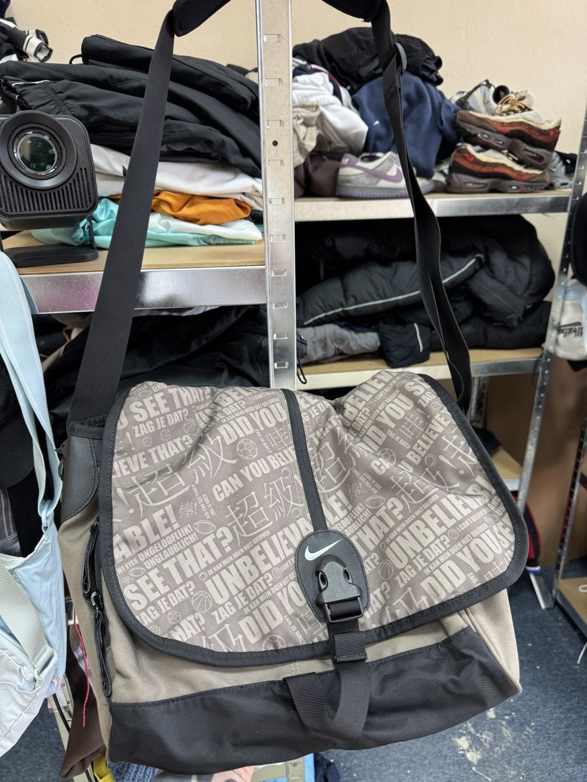 Nike × Vintage NIKE VINTAGE BASIC LOGO 00s 90s PINTEREST STYLE SLING BAG Size ONE SIZE - 10 Thumbnail
