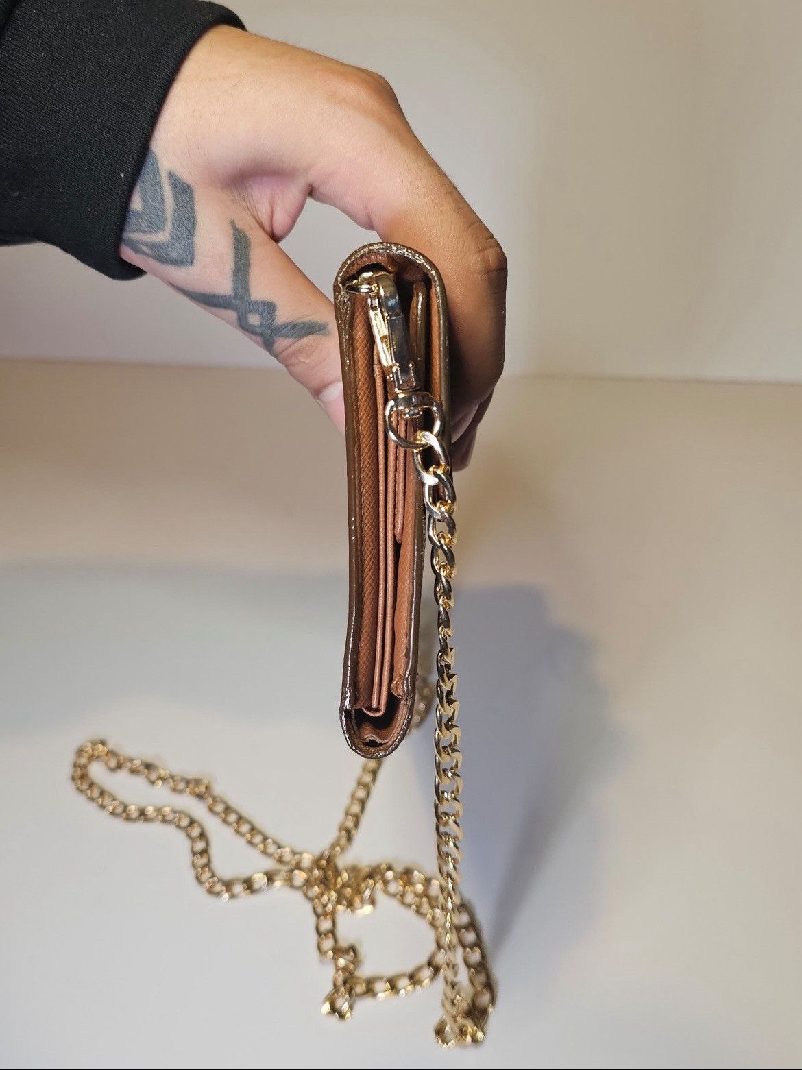 Louis Vuitton Louis vuitton cross body wallet purse. Lv monogram bag. Size ONE SIZE - 4 Thumbnail
