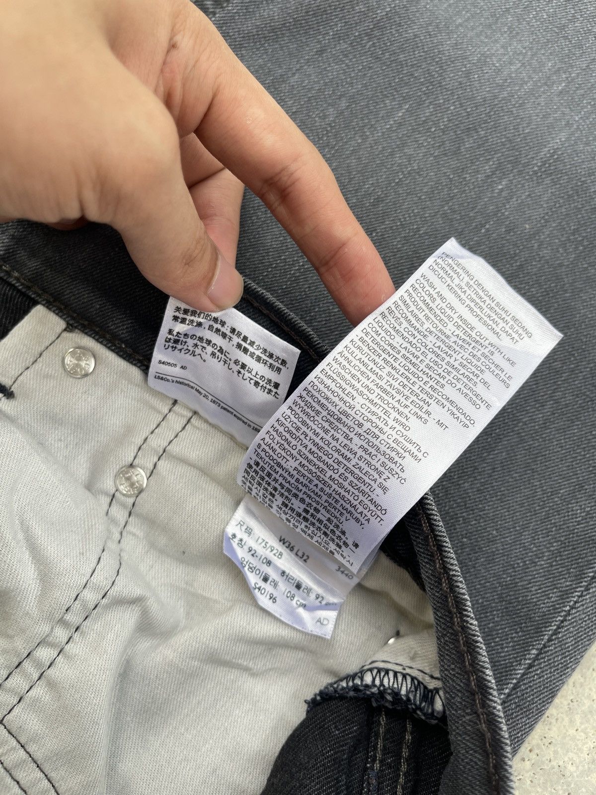 Levi's × Vintage Vintage 90s Levis 541 Faded Black Jeans Size US 38 / EU 54 - 14 Thumbnail