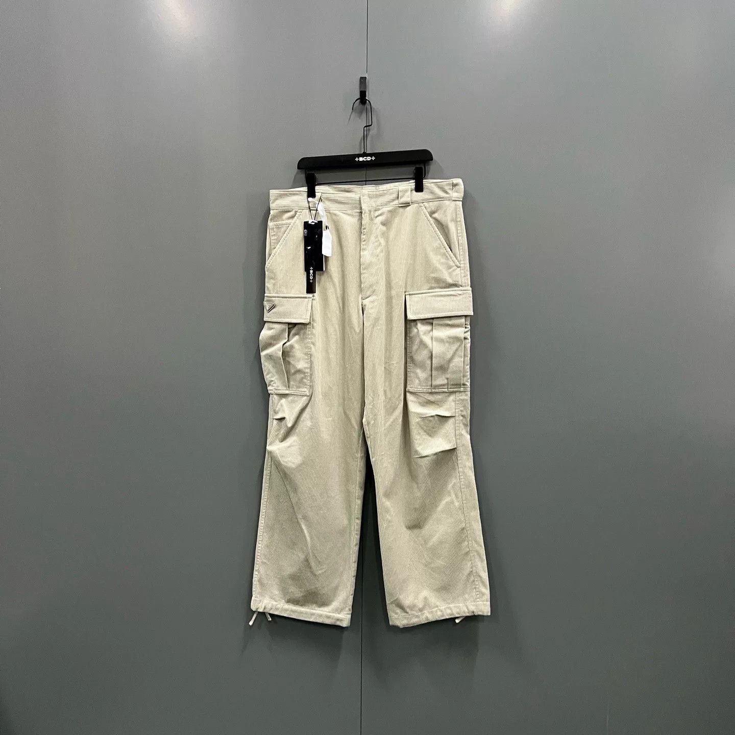 Prada prada beige corduroy cargo pants size xl Size US 28 / EU 44 - 1 Thumbnail