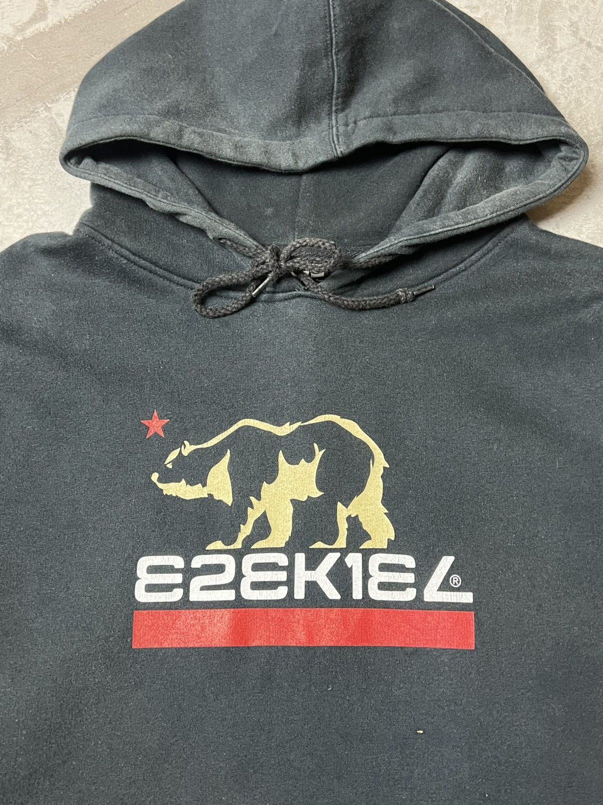 Ezekiel Vintage Skateboarding Ezekiel Hoodie Size US XL / EU 56 / 4 - 5 Thumbnail