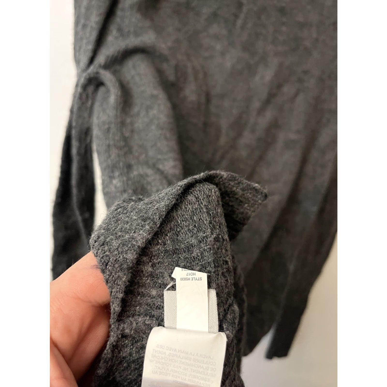 J.Crew J.Crew V-Neck Front-Pocket Tunic Sweater in Supersoft Yarn Gray XS/2XS Women's Knit Pockets Vintage? Wait—no N/A. Size XXS / US 00 / IT 34 - 5 Thumbnail