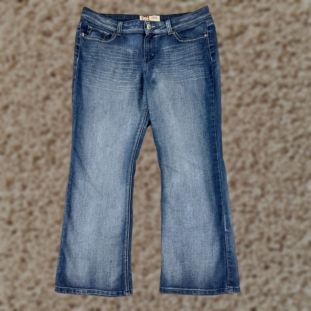 Vintage Maurices Jeans Womens 17 Blue Denim Flared Hipster 34x26 Cotton Stretch Distressed Medium Wash 5-Pocket Regular Rise Mens? Wait. Size 38" / US 16 / IT 52 - 1 Thumbnail