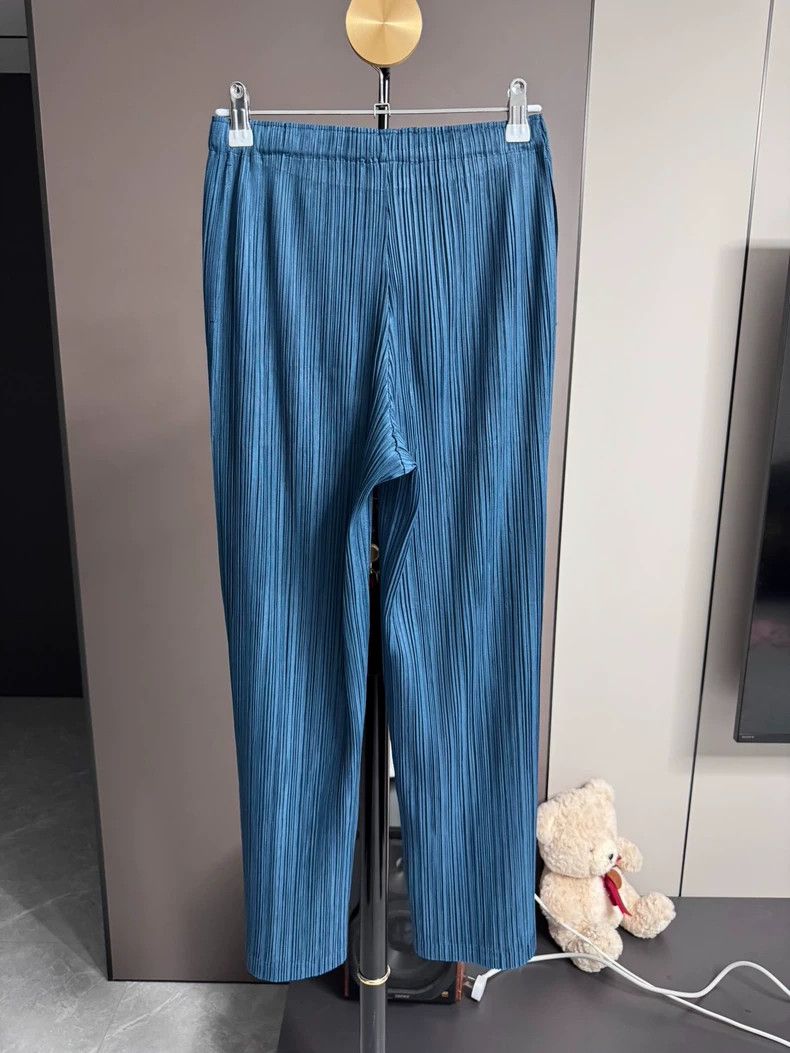 Issey Miyake Issey Miyake size:3 Blue pleated straight-leg pants Size 22" - 2 Thumbnail