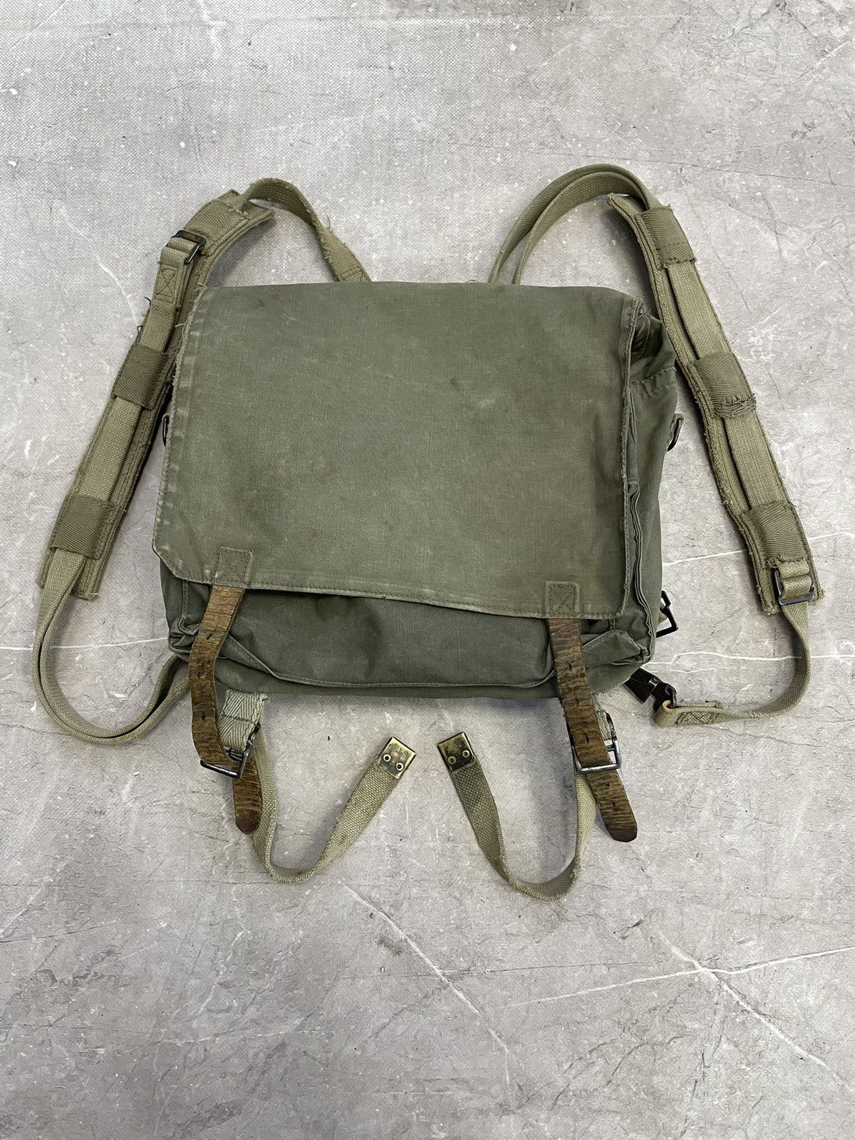 Japanese Brand Vintage military green canvas bag utilitarian army style Size ONE SIZE - 1 Thumbnail