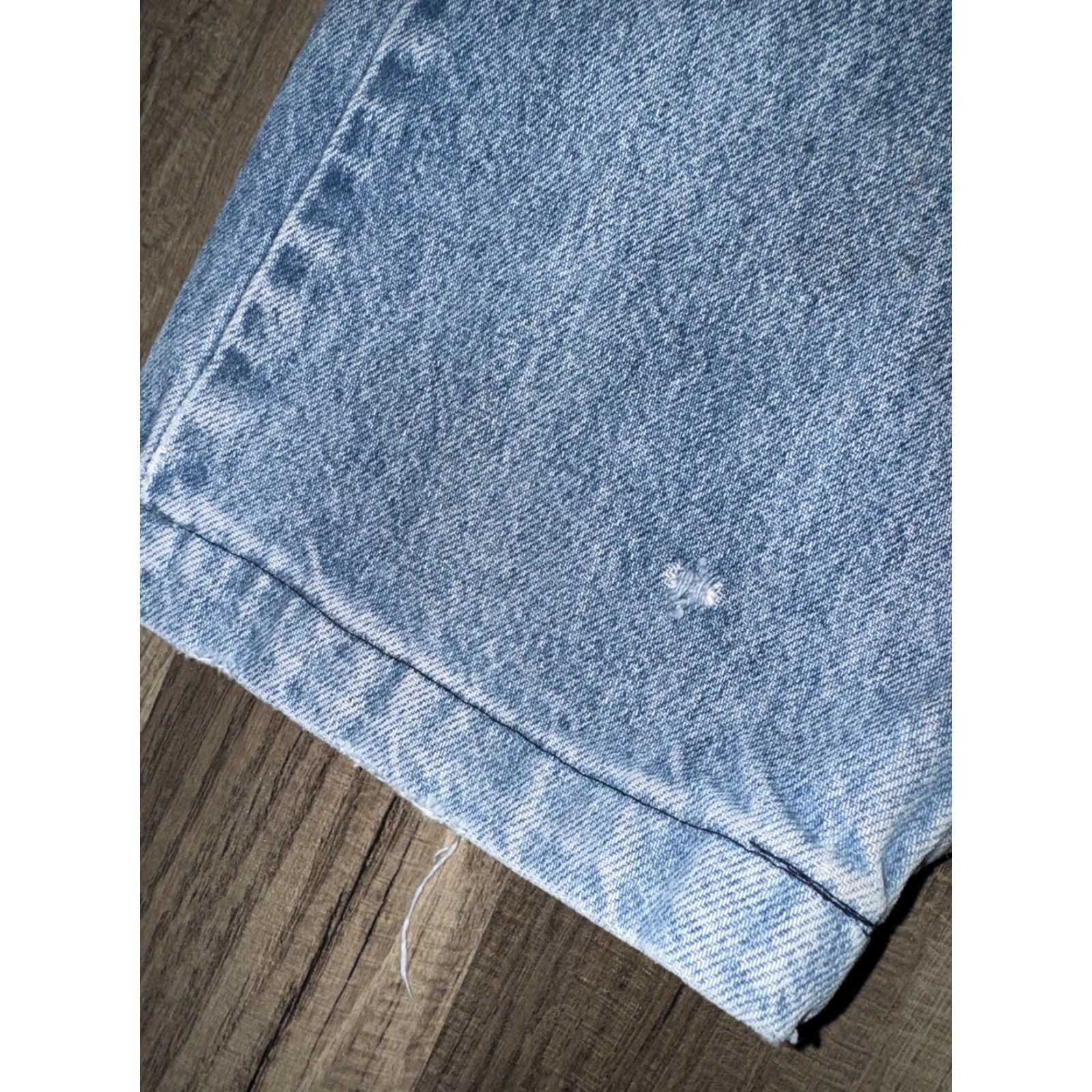 Levi's VINTAGE Levi’s 505 Jeans Men 32x29 Distressed Light Blue Distressed 505 Straight Jeans Size US 32 / EU 48 - 4 Thumbnail