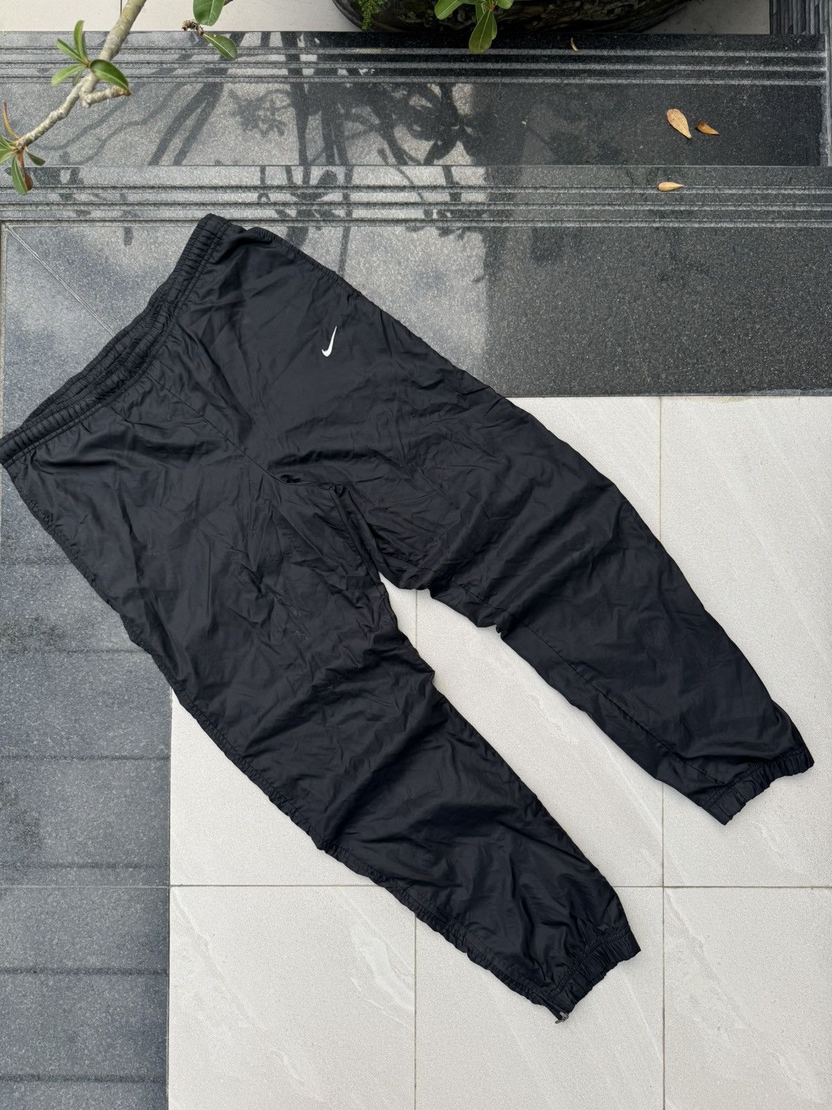 Nike 90’s NIKE RARE SWOOSH LOGO Y2K VINTAGE NYLON TRACK PANTS Size US 32 / EU 48 - 1 Thumbnail