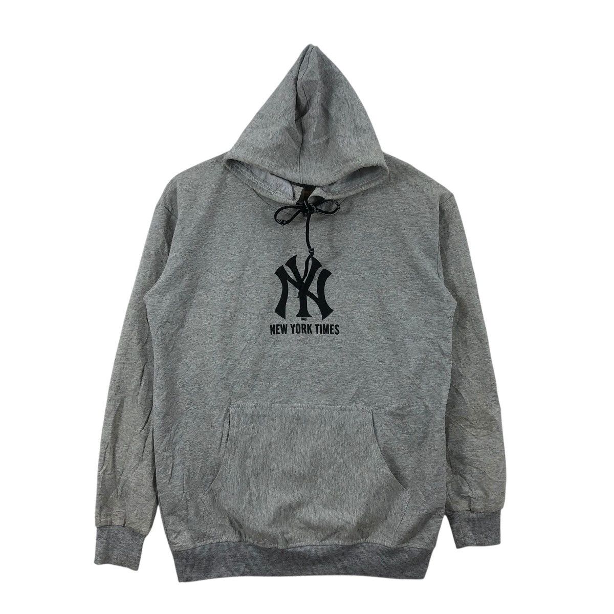 Vintage Vintage NEW YORK TIMES Bin Wei Si Crewneck Sweatshirt Size US XXL / EU 58 / 5 - 1 Thumbnail