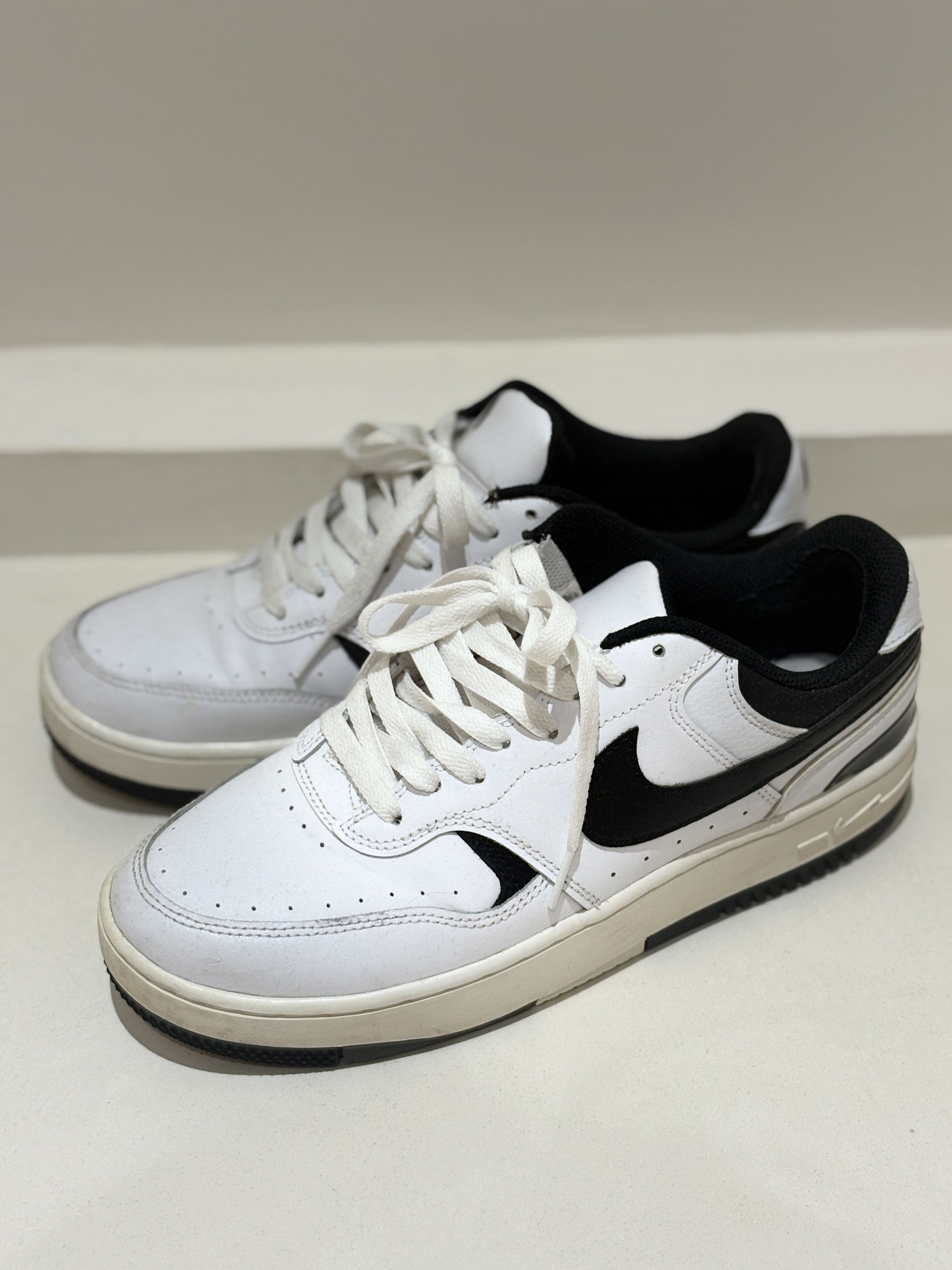 Nike NIKE Dunk Low Size US 9 / EU 42 - 1 Thumbnail