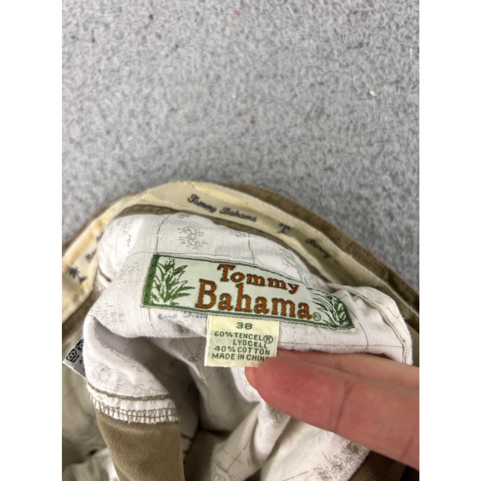 Tommy Bahama Tommy Bahama Shorts Men Bermuda 38 Beige Pleated Tencel Blend -- Golf Golfer Casual Adult Regular Size US 38 / EU 54 - 7 Thumbnail