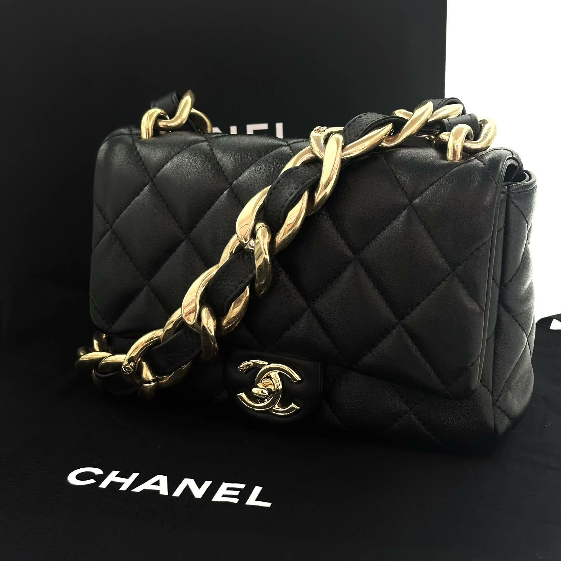 Chanel Pre-loved Bag Very good condition Size ONE SIZE - 1 Thumbnail