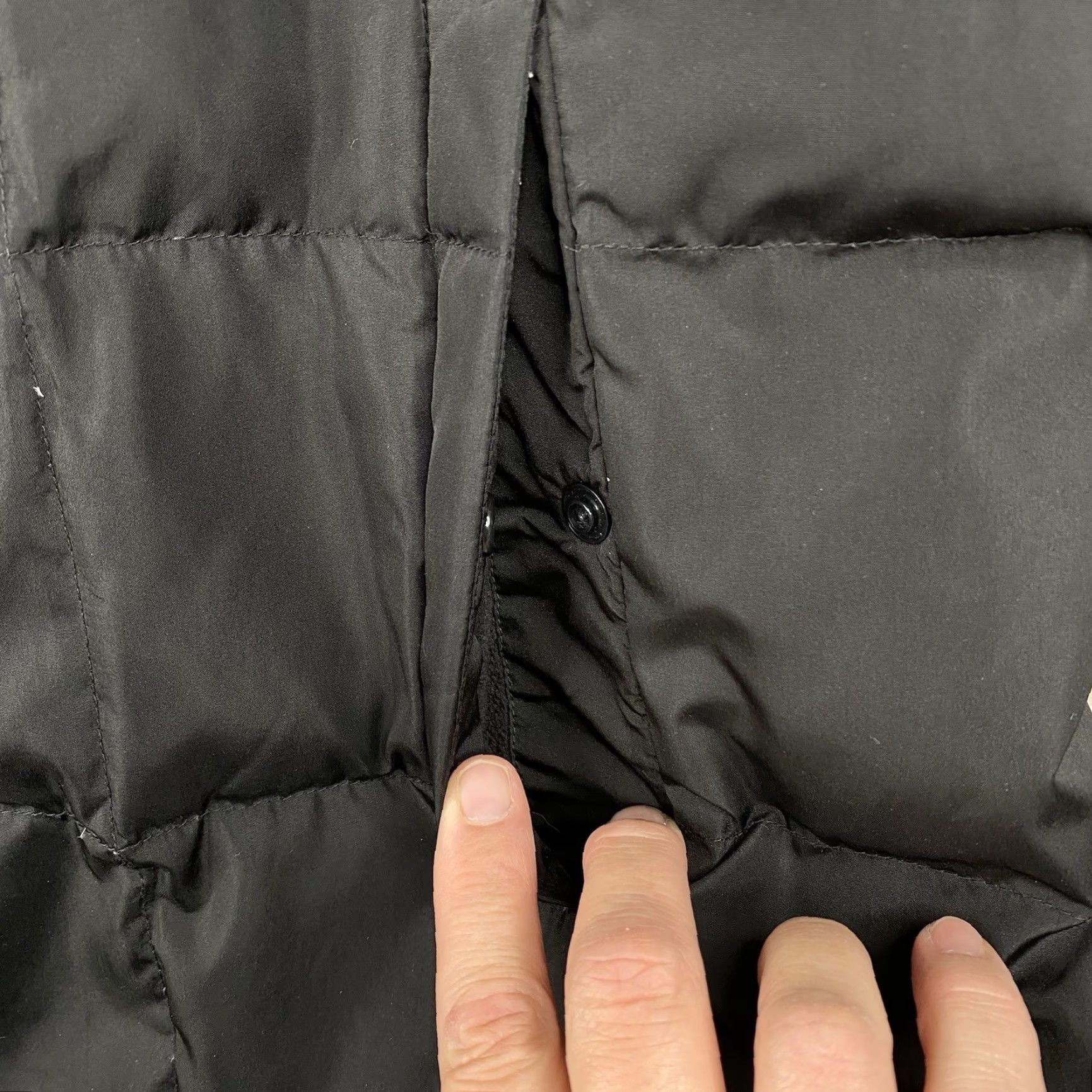 Lands' End VINTAGE not applicable so use Lands' End Jacket Womens 1X Puffer Vest Black Down Filled Full Zip Pockets Quilt Size XL / US 12-14 / IT 48-50 - 4 Thumbnail