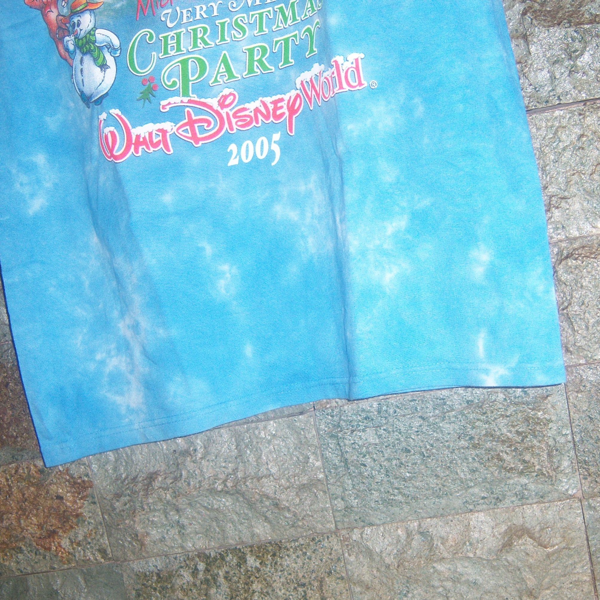 Disney × Mickey Mouse × Vintage 2005 Walt Disney World Christmas Party Size US M / EU 48-50 / 2 - 4 Thumbnail