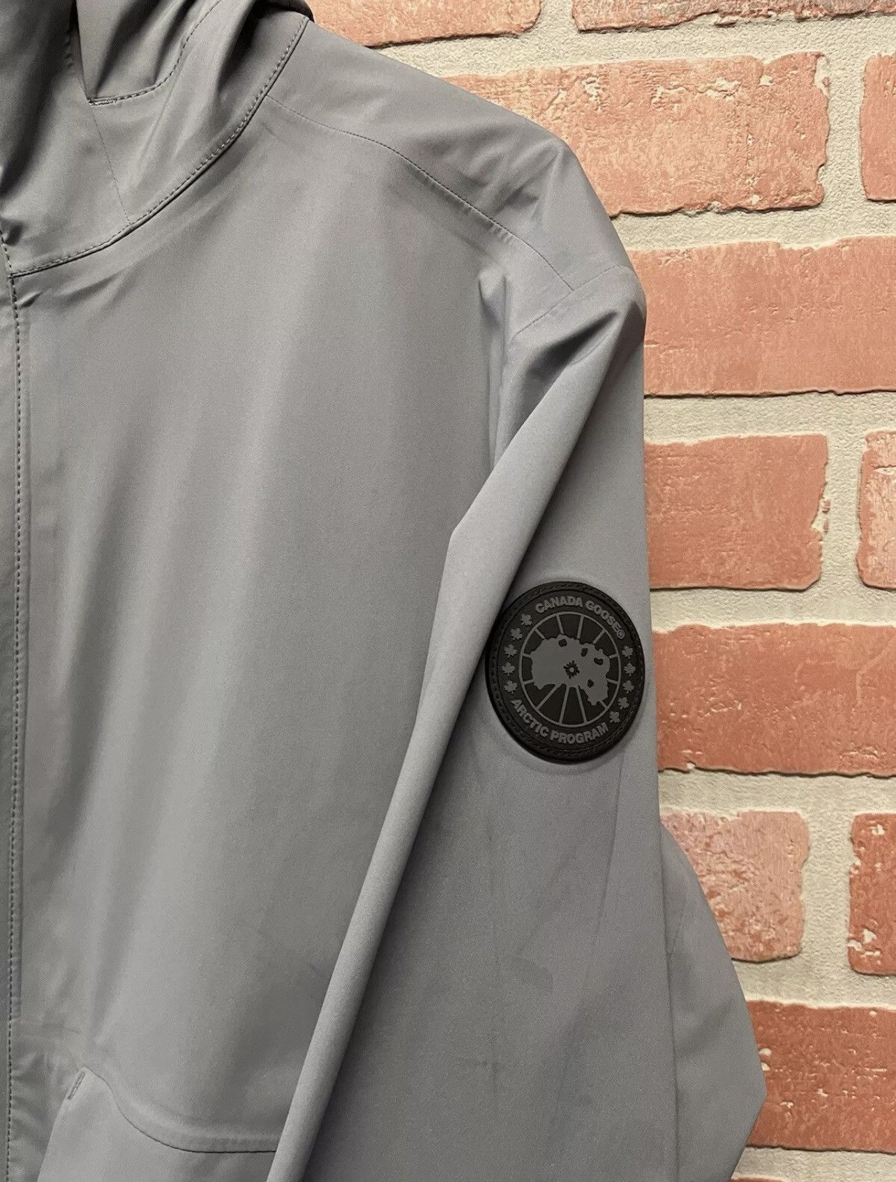 Canada Goose Size L - Canada Goose Reflective Mens Lightweight Jacket Size US L / EU 52-54 / 3 - 4 Thumbnail