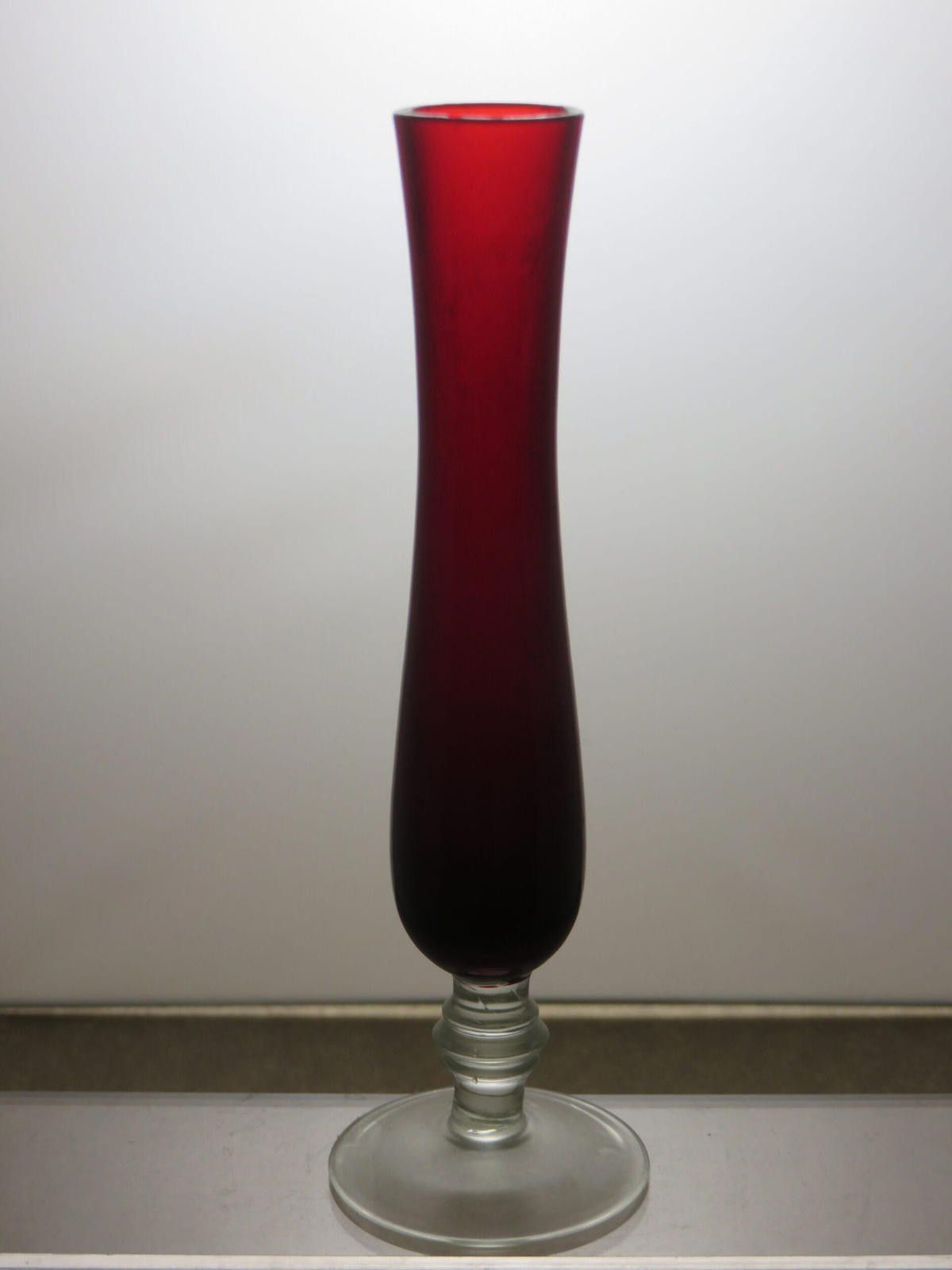 The Unbranded Brand Vintage Red and Clear Crystal Vase 7 1/2" Size ONE SIZE - 2 Thumbnail